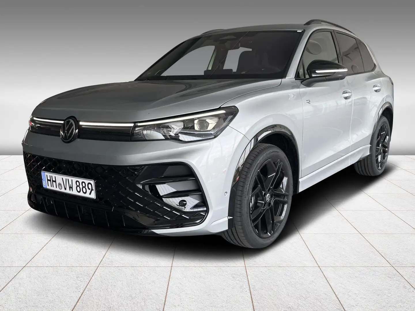 Volkswagen Tiguan R-Line 1.5 l eTSI DSG AHK ACC HeadUp Pano Zilver - 2