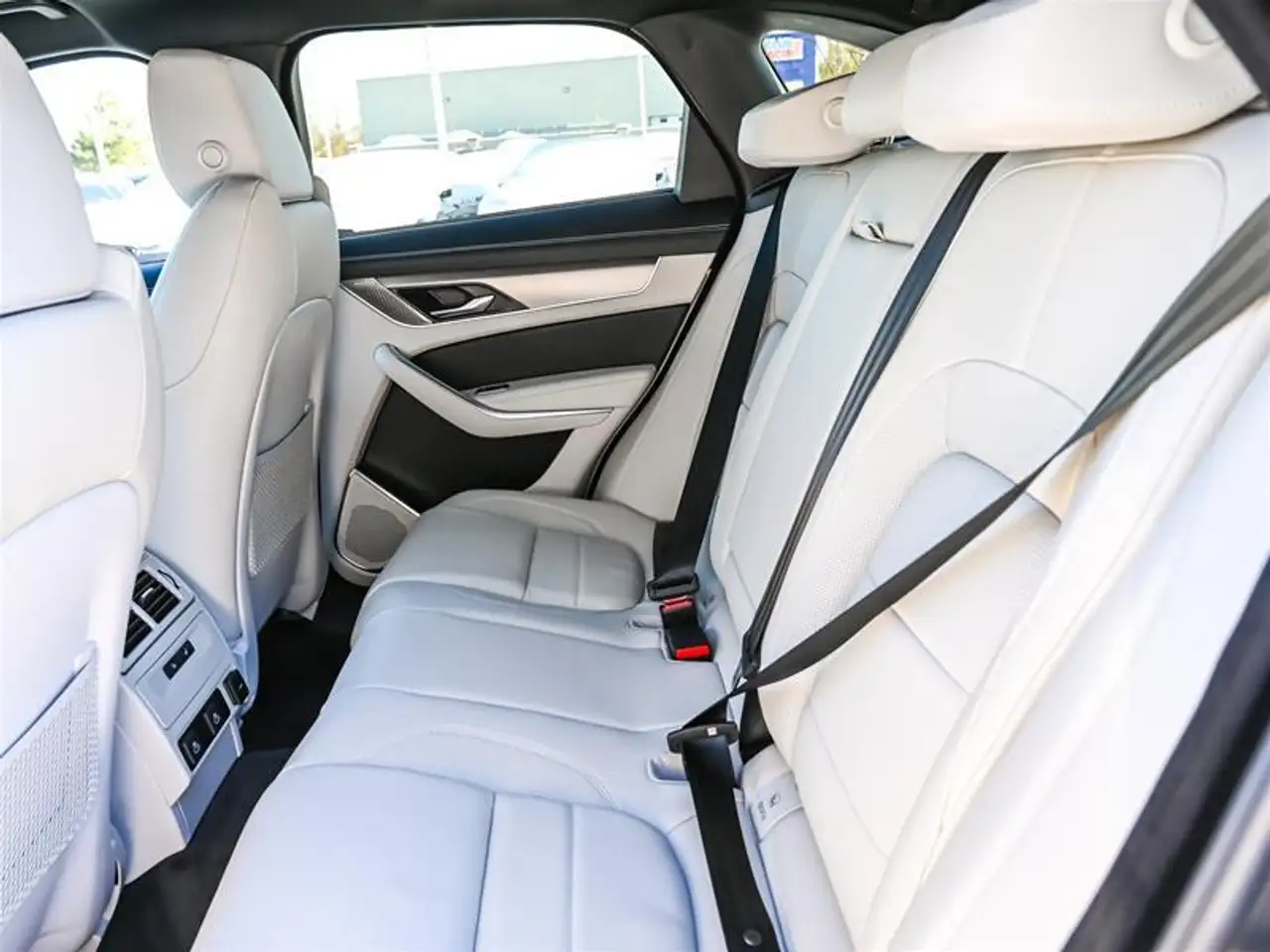 Jaguar F-Pace снимка Jaguar F-Pace