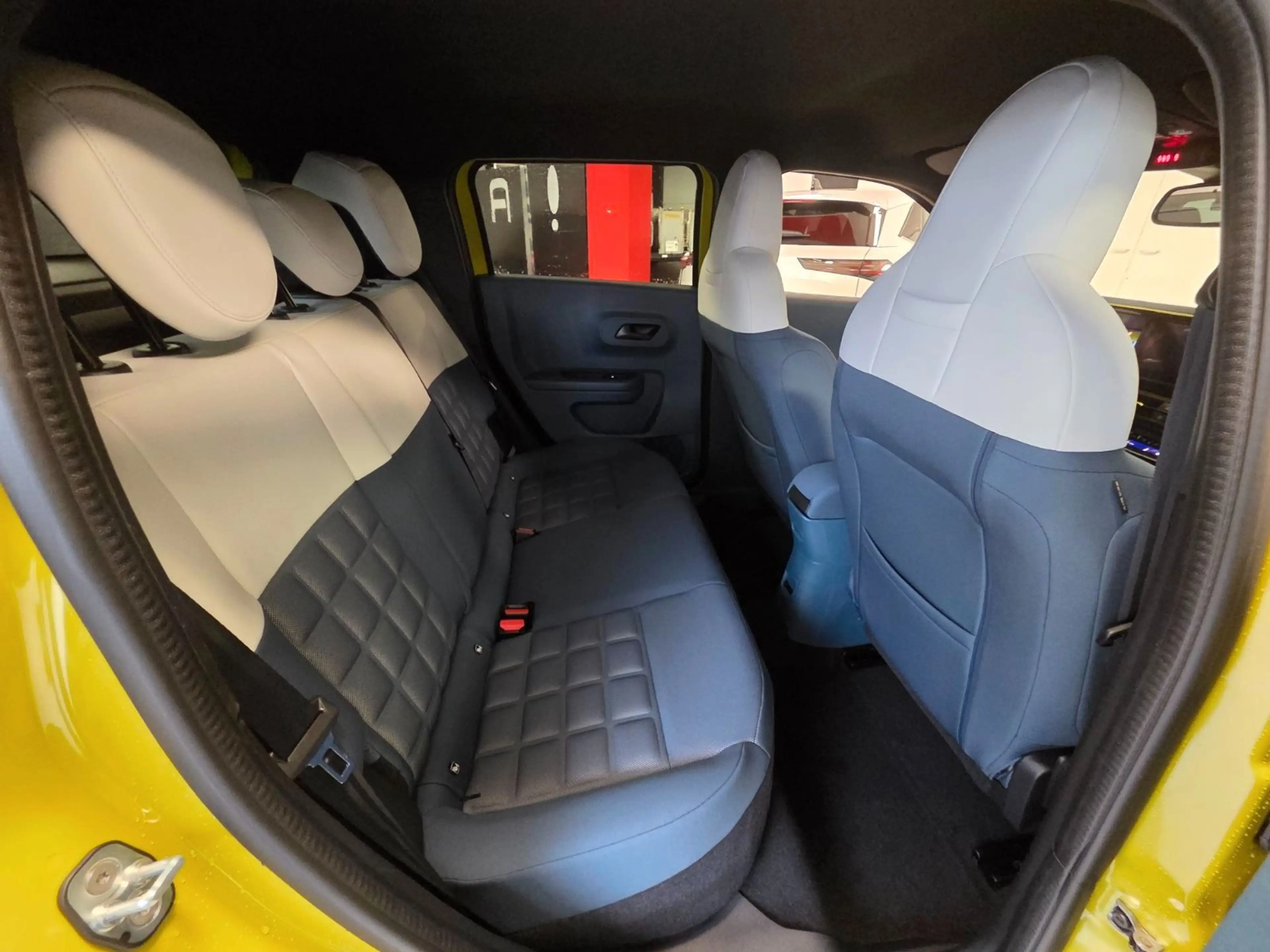Fiat Grande Panda Elektro La Prima 44 kWh *Winter-Pak — photo 13