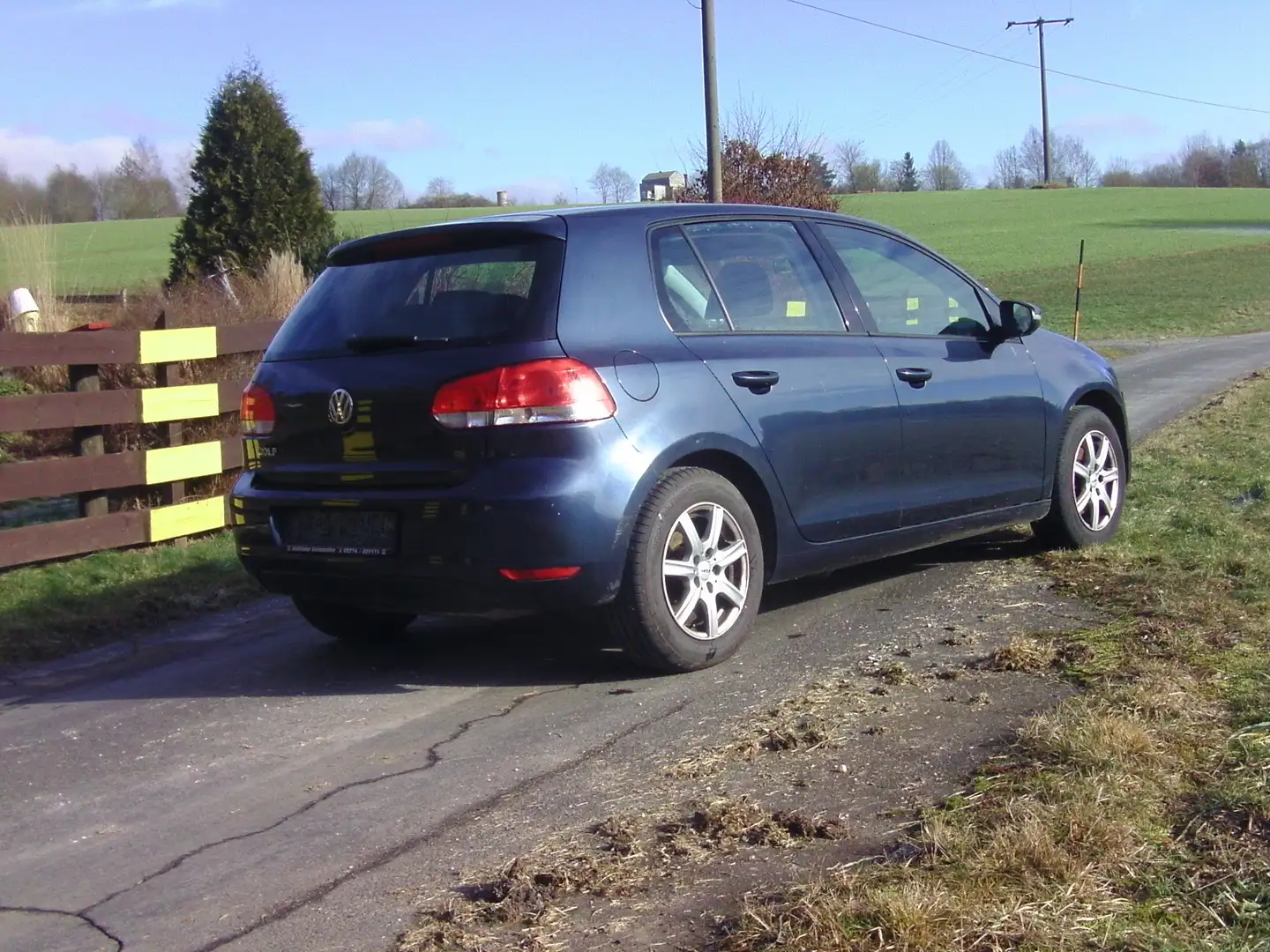 Volkswagen Golf 1.2 TSI,  1.Hd. 5-tg. sehr wenig km! Alu, Klima, Gris - 2