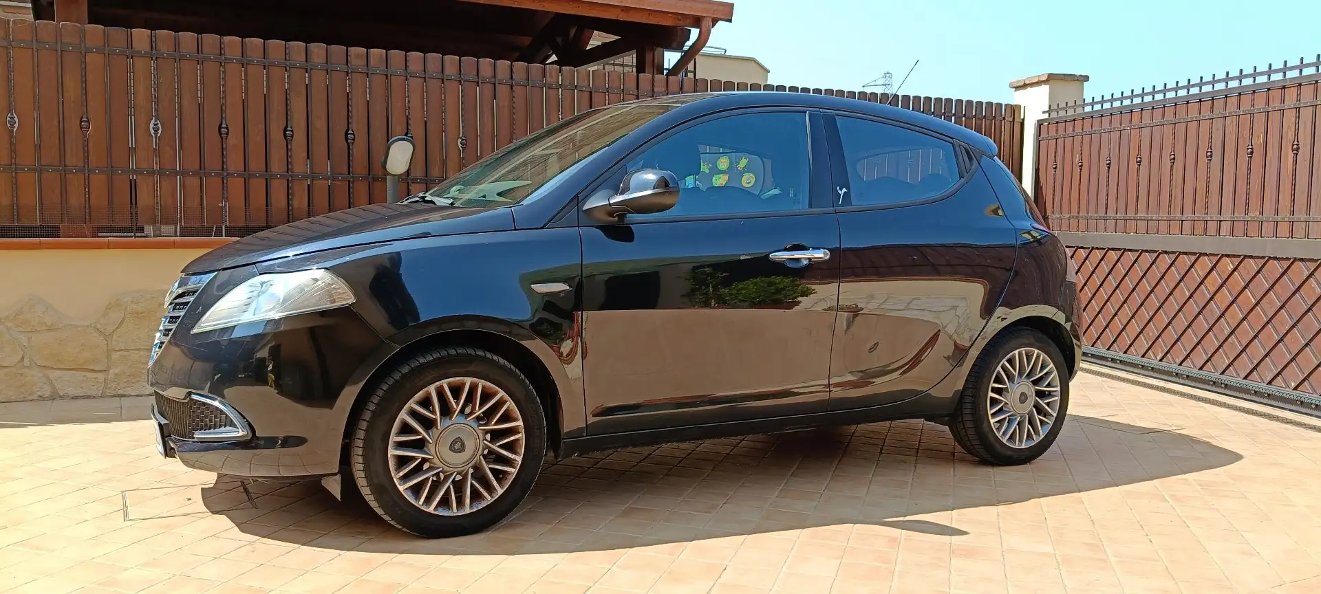 Lancia Ypsilon Ypsilon III 2012 1.2 69cv 5porte S&S Gold Negru - 1
