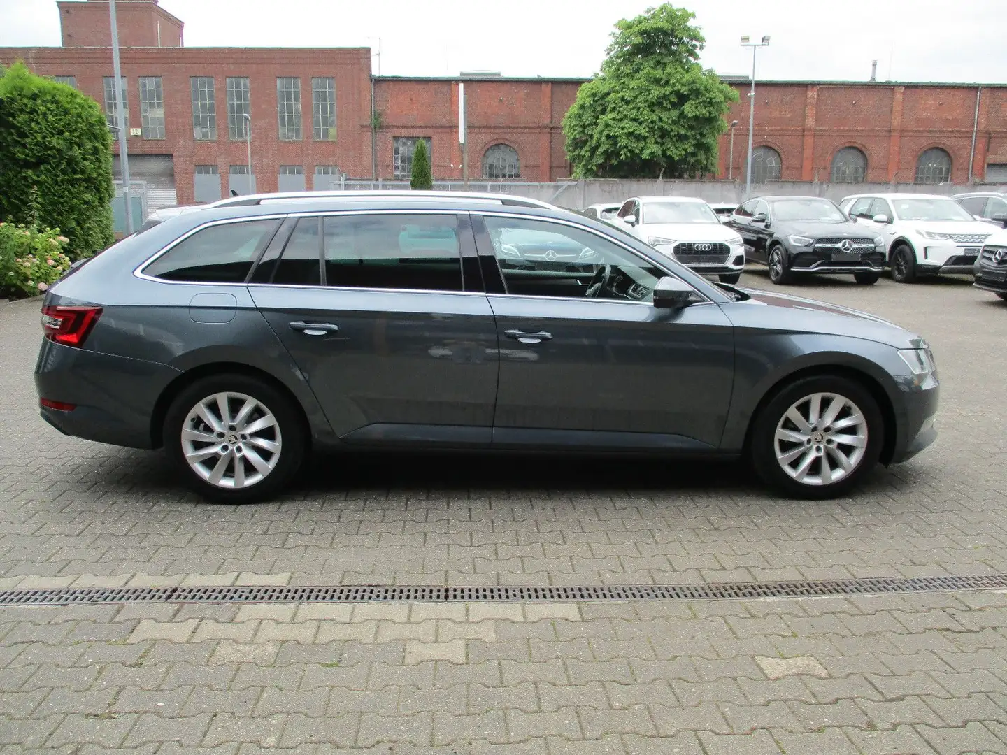 Skoda Superb Combi 2.0TDI Active Aut. virtual Cockpit - 2