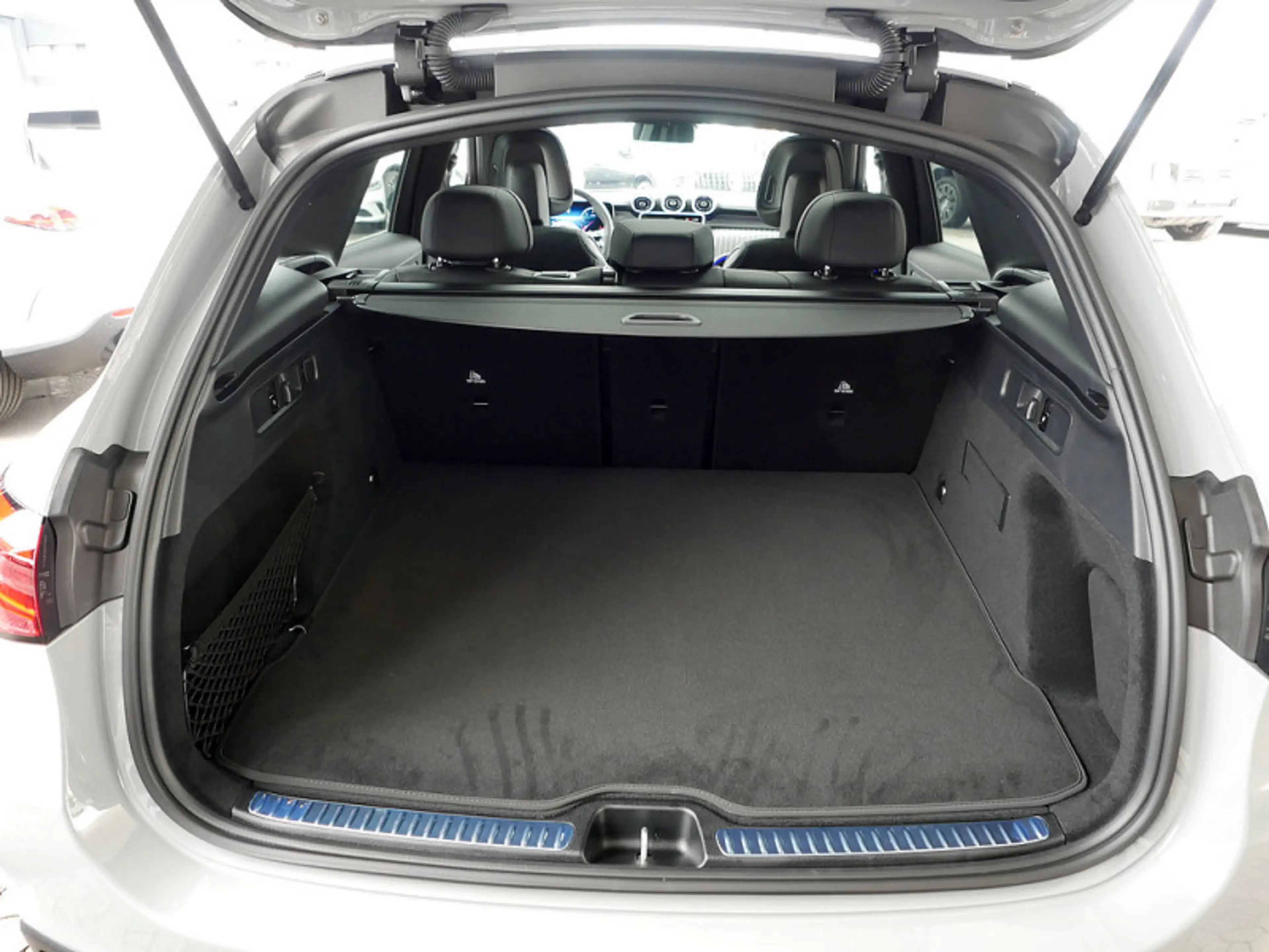 Mercedes-Benz GLC 450 d 4MATIC AMG BURM NIGHT MEMO 360 AHK PDC — photo 15