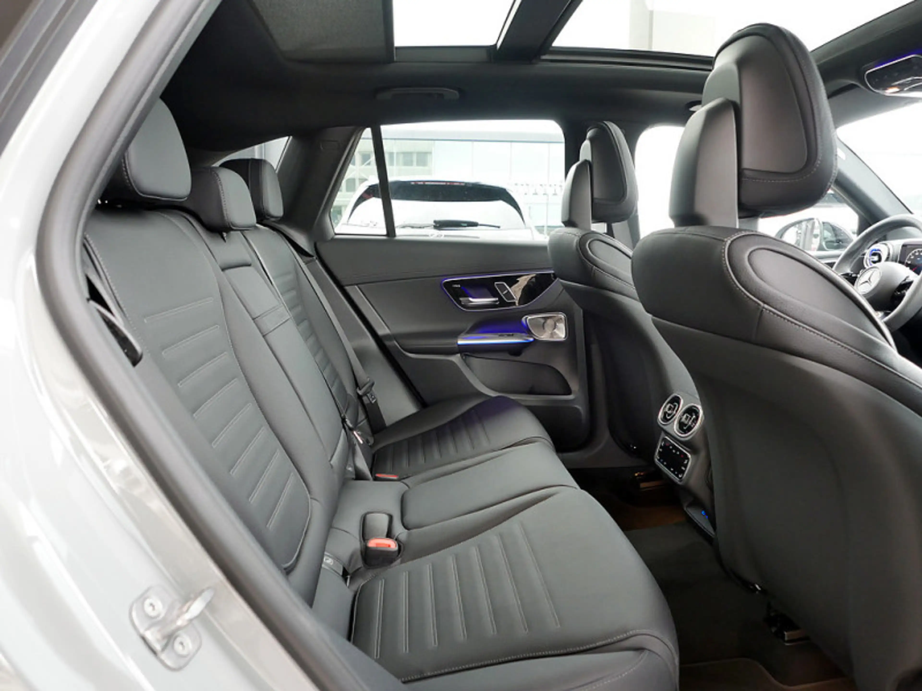 Mercedes-Benz GLC 450 d 4MATIC AMG BURM NIGHT MEMO 360 AHK PDC — photo 9