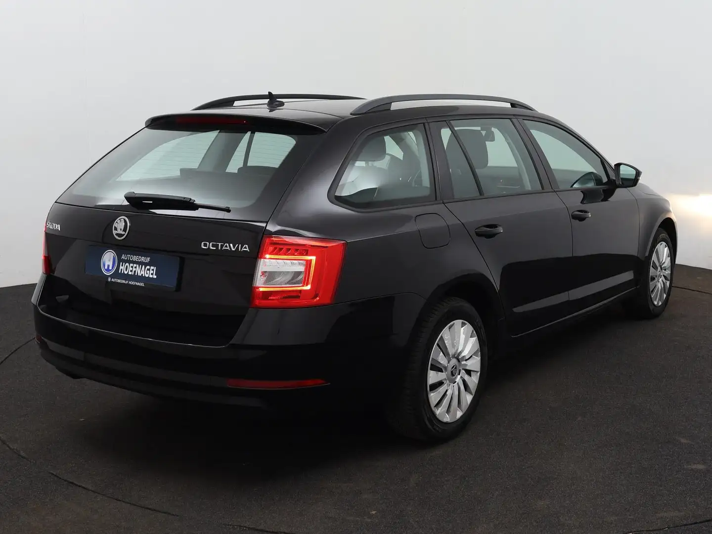 Skoda Octavia Combi 1.5 TSI Greentech Business Edition Automaat Black - 2