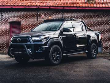 2.8 D-4D 4WD Invincible