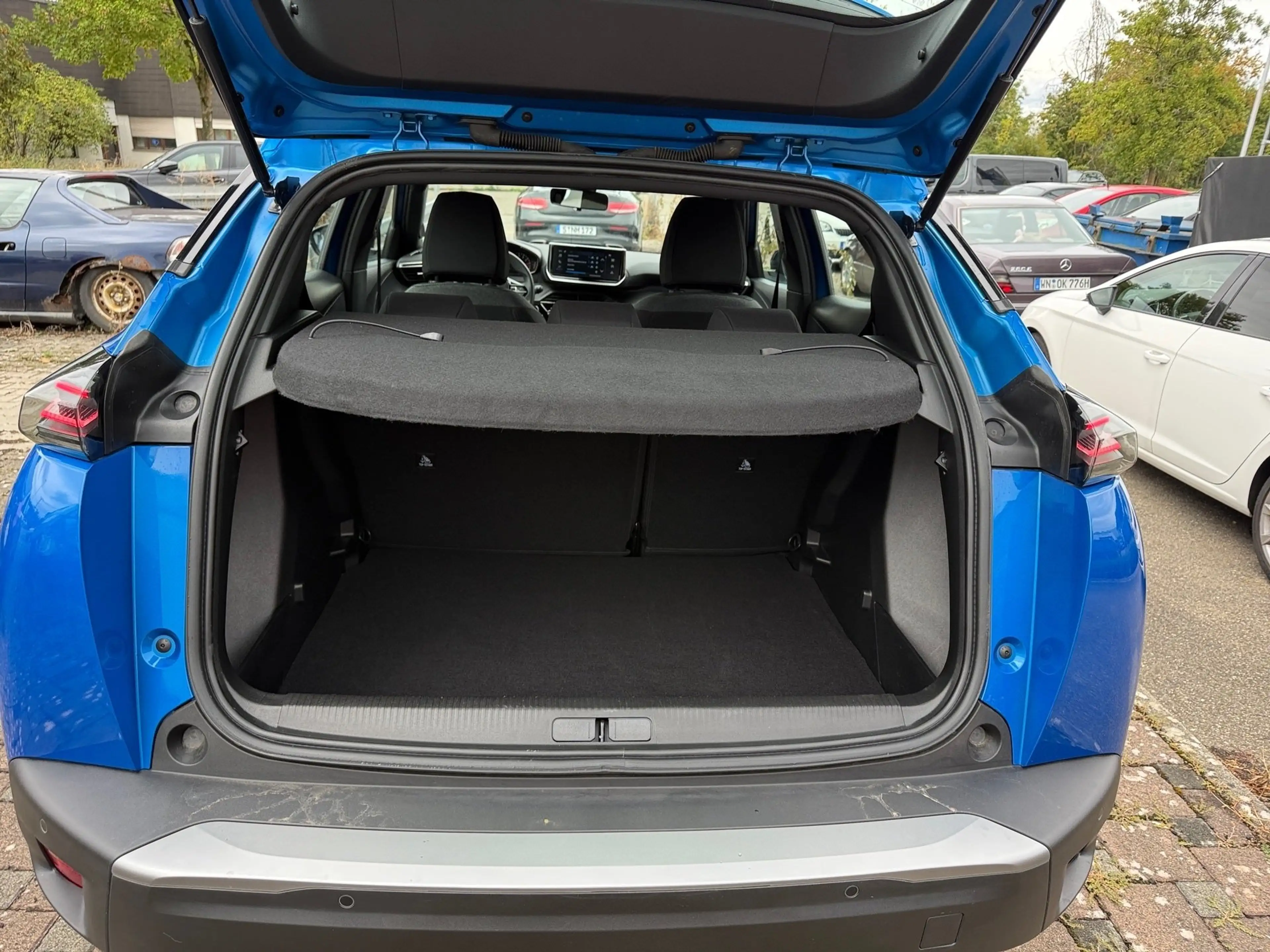 Peugeot 2008 1.2 PureTech 100 Active LED PDC KlimaA — photo 12