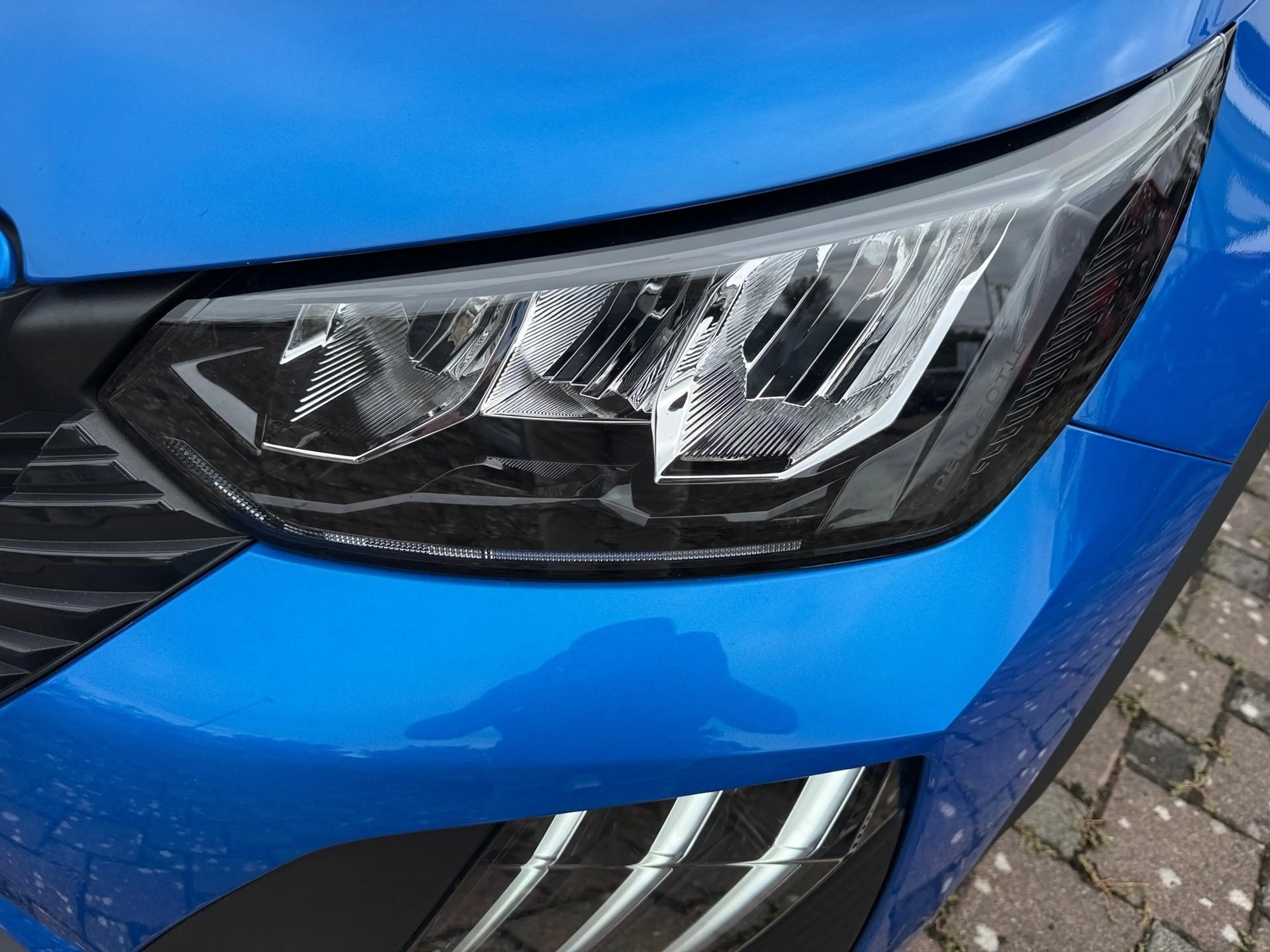 Peugeot 2008 1.2 PureTech 100 Active LED PDC KlimaA — photo 3