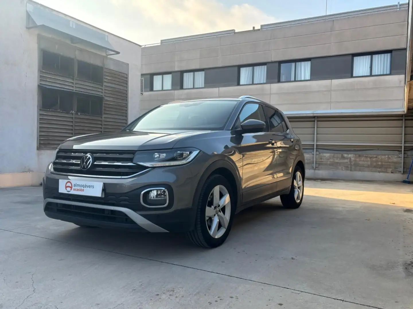 Volkswagen T-Cross SPORT 1.0 TSI 110CV 5P Gris - 2