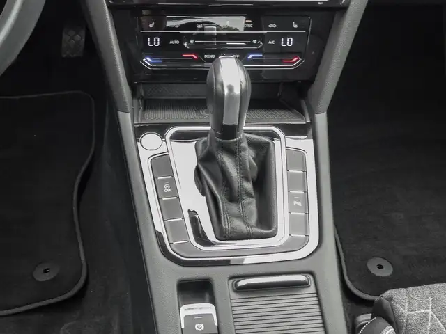 Volkswagen Passat view 13