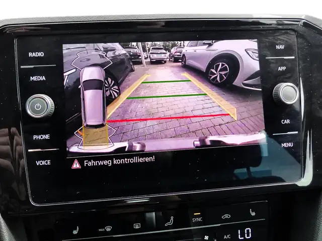 Volkswagen Passat view 11