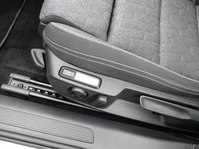 Volkswagen Passat view 15