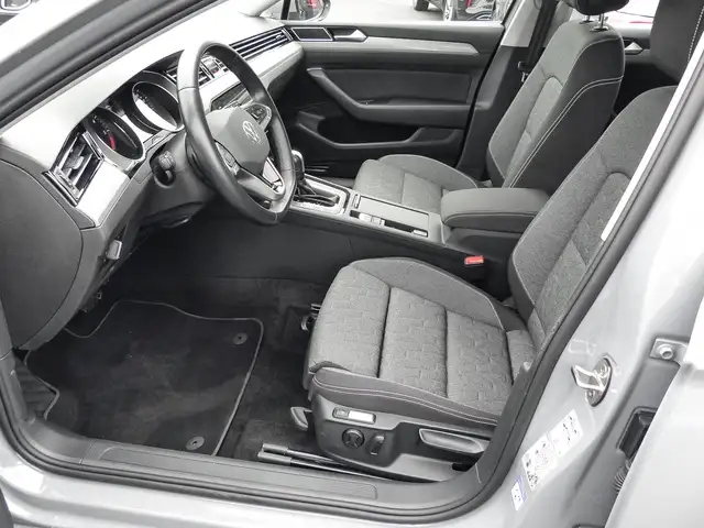 Volkswagen Passat view 16
