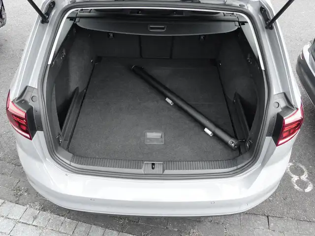 Volkswagen Passat view 19