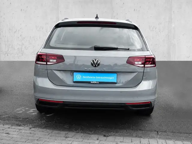 Volkswagen Passat view 5