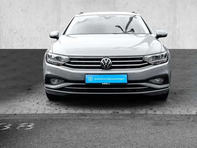 Volkswagen Passat view 4