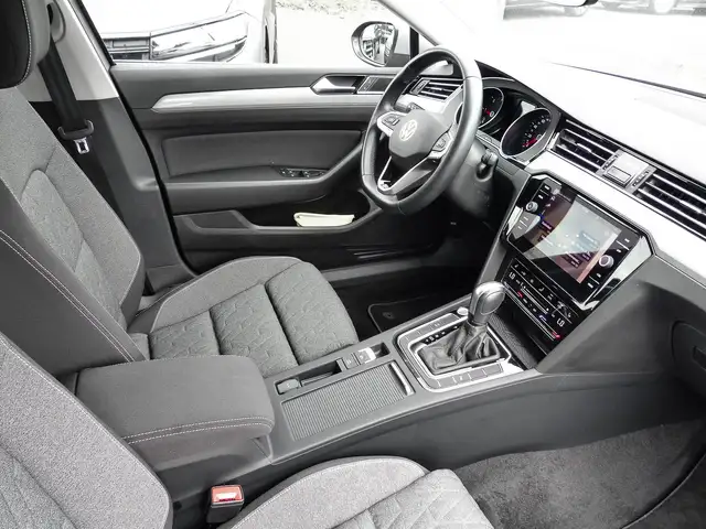 Volkswagen Passat view 7