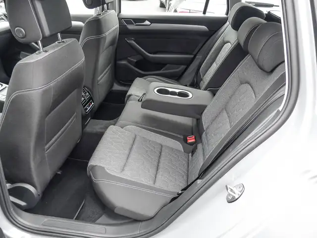 Volkswagen Passat view 18