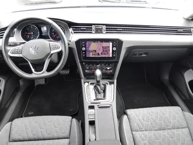 Volkswagen Passat view 9