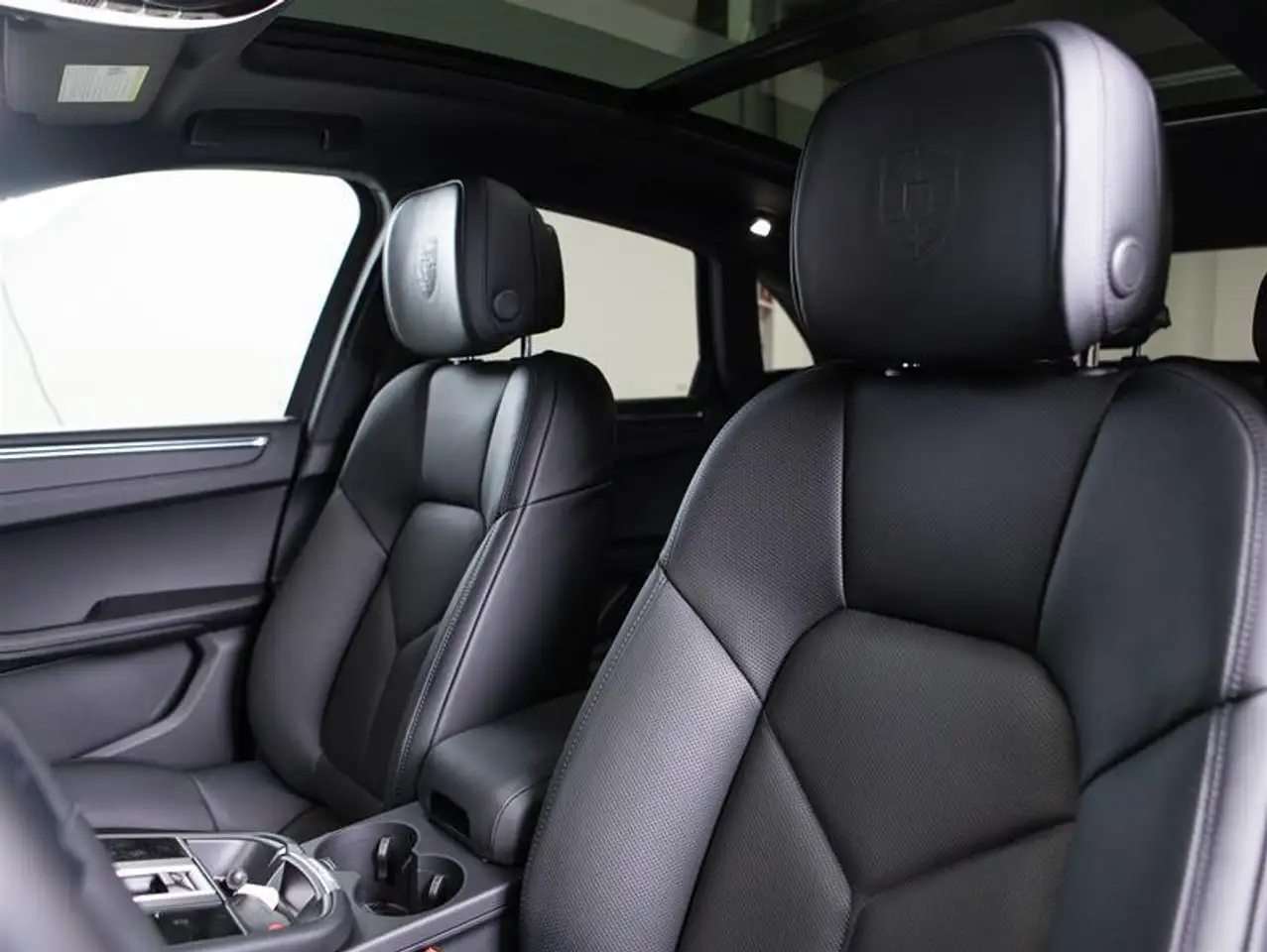 Porsche Macan снимка Porsche Macan