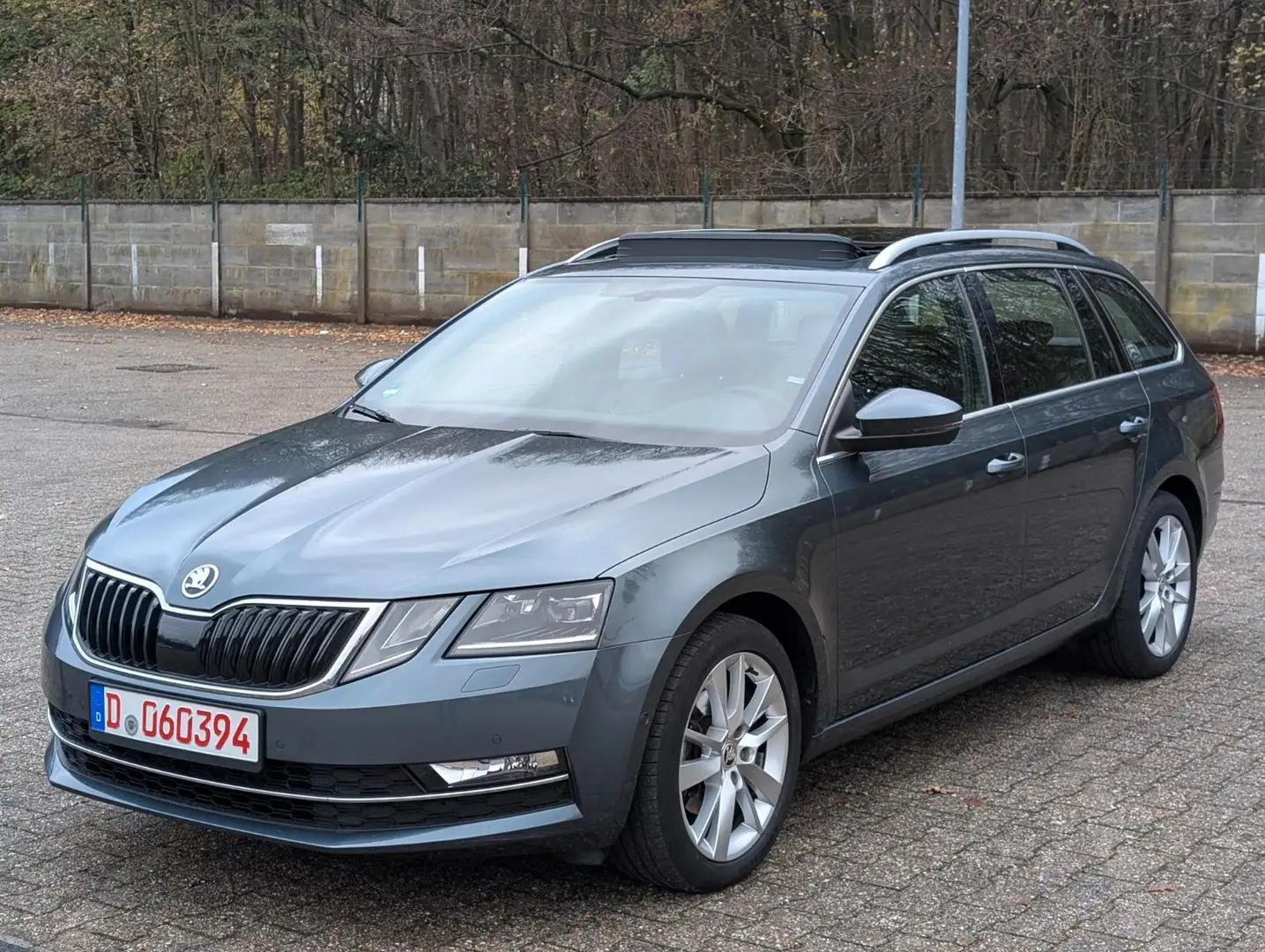 Skoda Octavia Combi Style LED/PANO/LEDER/KeyLess Grau - 1