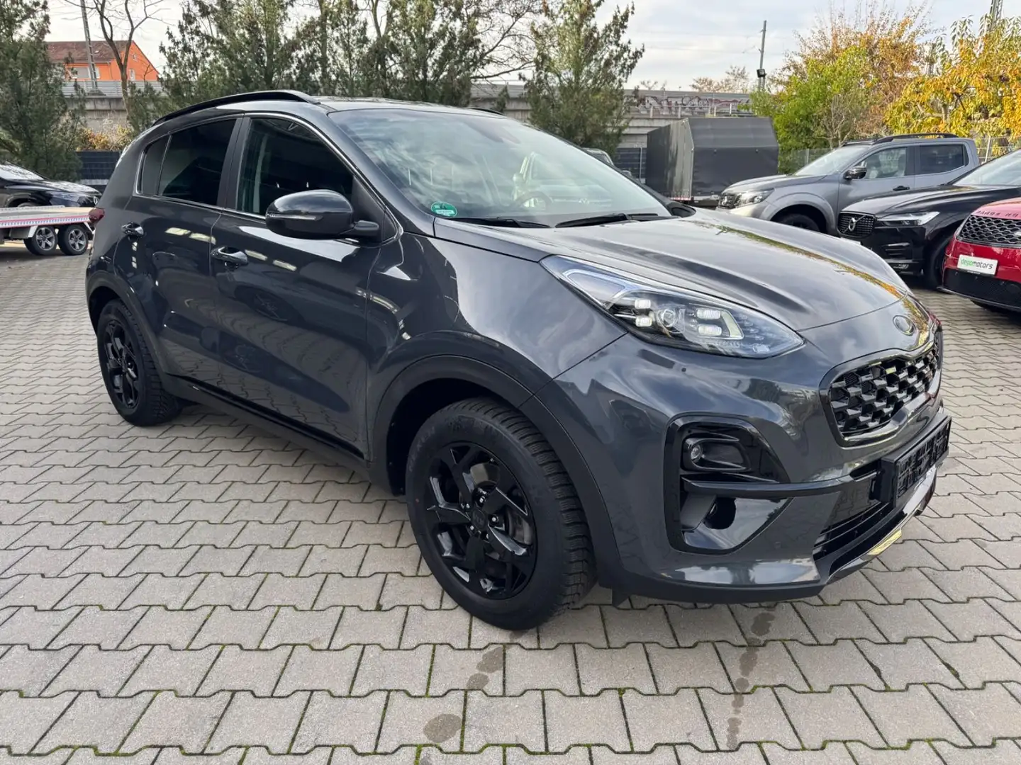 Kia Sportage 1.6 T-GDI Black Edition 4WD Grau - 2