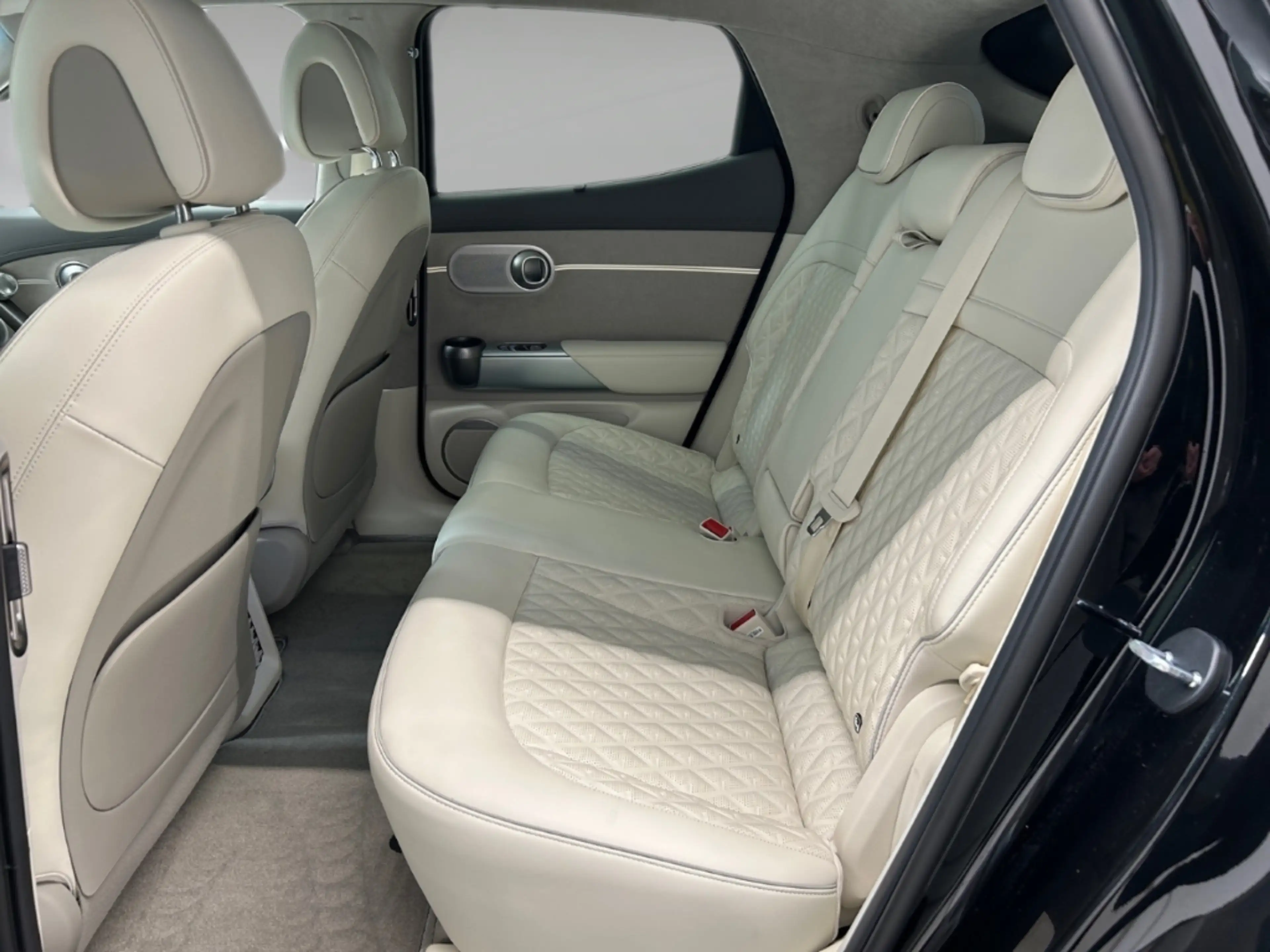 Genesis GV60 Sport Elektro 4WD Sportpaket Panorama Memory Sitze — photo 14