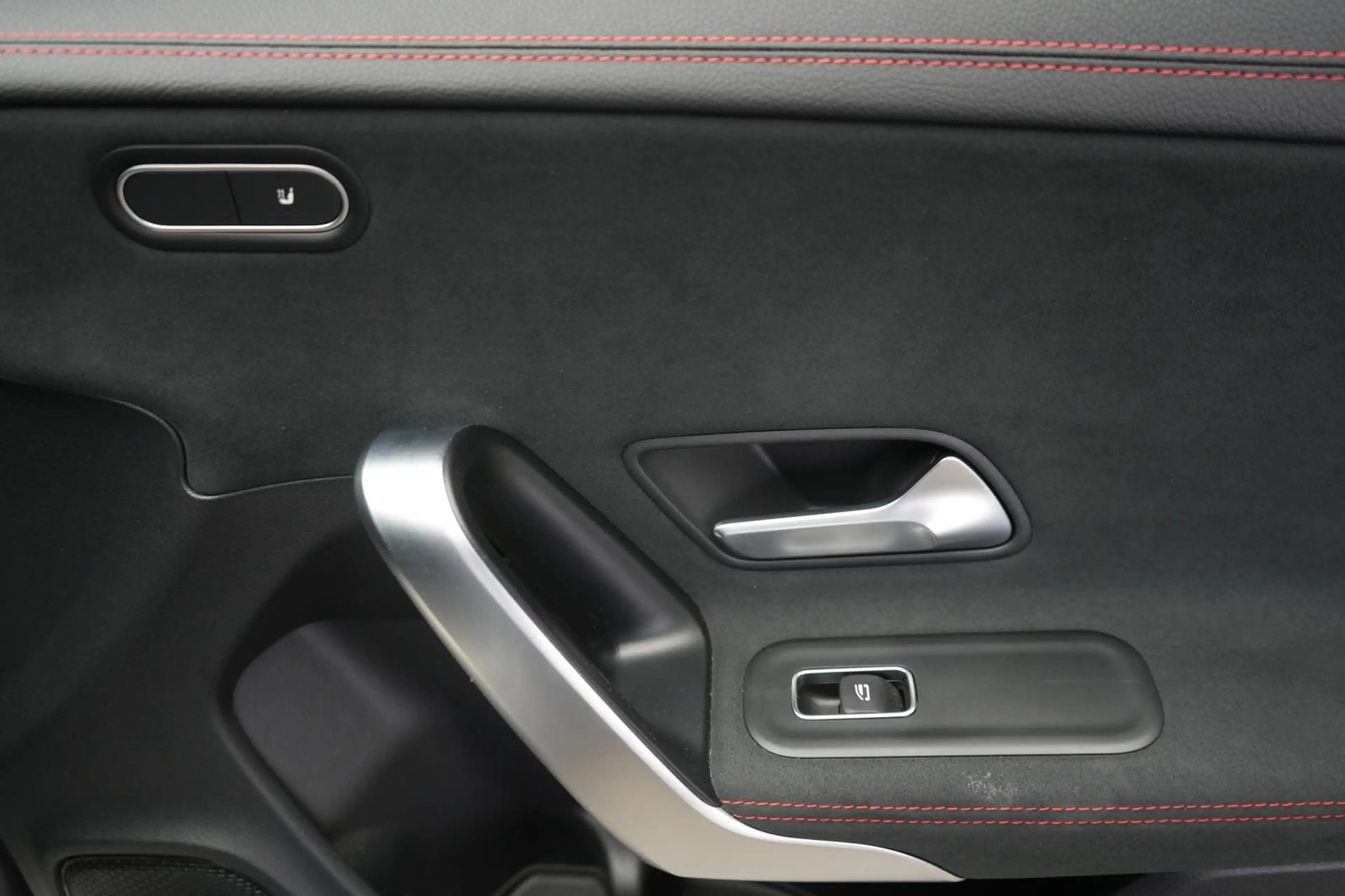 Mercedes-Benz CLA 220 d 8G-DCT AMG CarPlay/Dis — photo 15