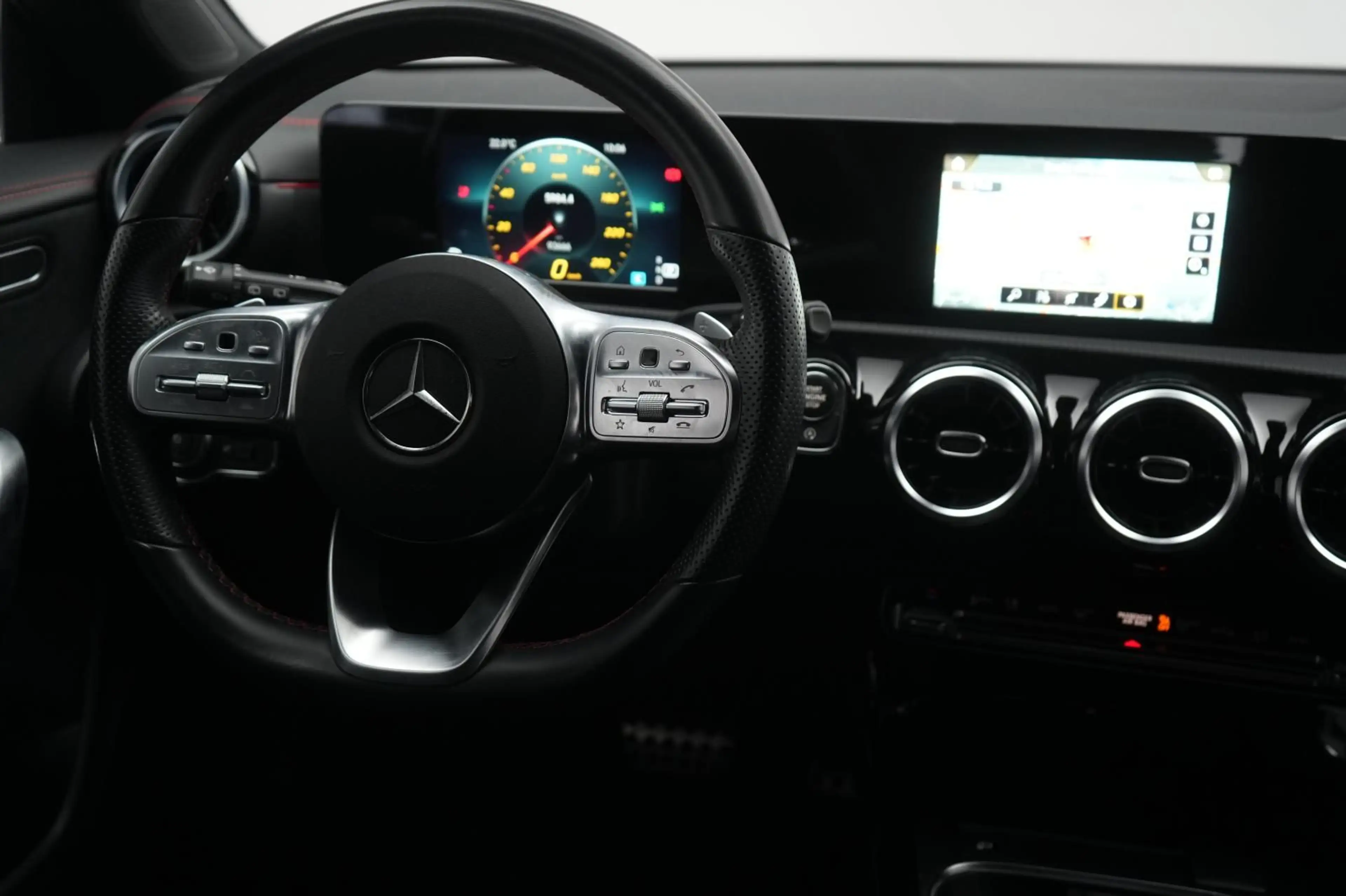 Mercedes-Benz CLA 220 d 8G-DCT AMG CarPlay/Dis — photo 8