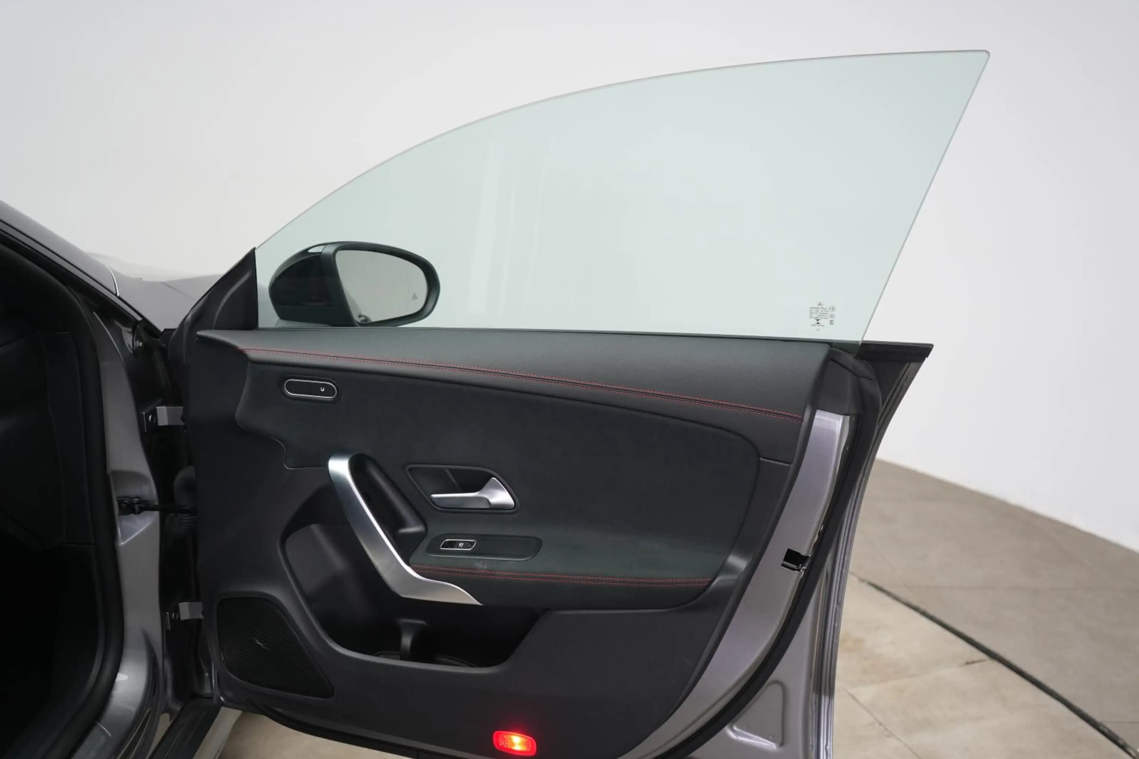 Mercedes-Benz CLA 220 d 8G-DCT AMG CarPlay/Dis — photo 13