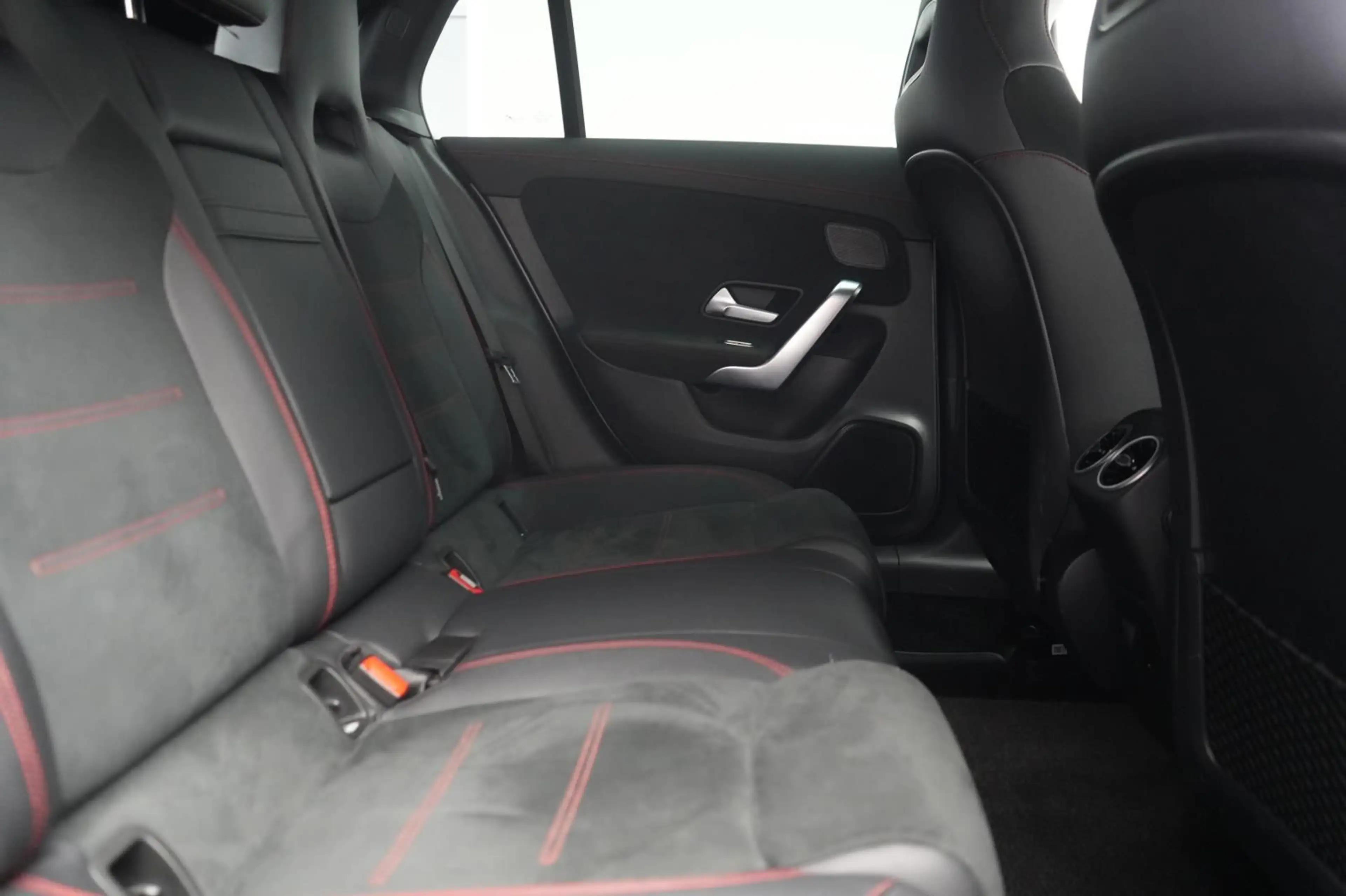Mercedes-Benz CLA 220 d 8G-DCT AMG CarPlay/Dis — photo 10