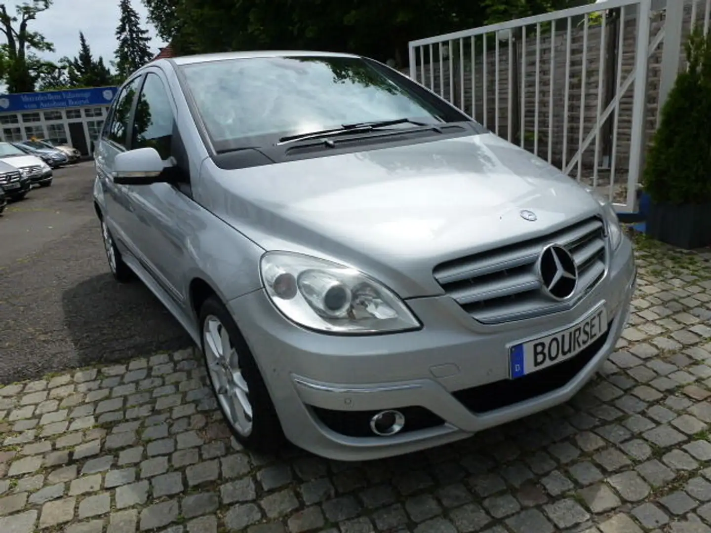 Mercedes-Benz B 180 Autom-Klima-Leder-Sitzheizung aktiver Parkassisten Silber - 2