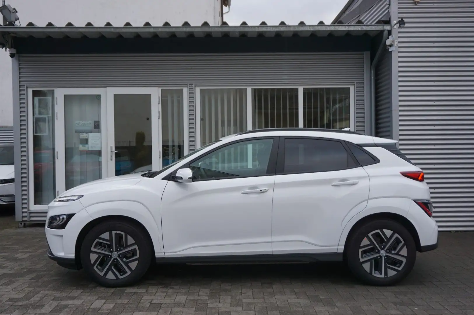 Hyundai KONA Trend 2WD Glas AssistPak NaviPak LED 204PS Білий - 2