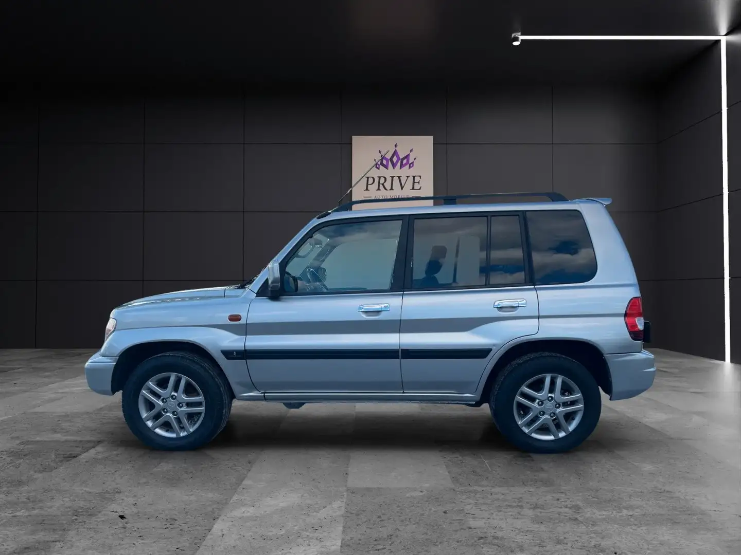 Mitsubishi Pajero 2,0 GDI/ AUTOMATIK/4WD/AHK/LEDER/NAVI/GSD Grau - 2