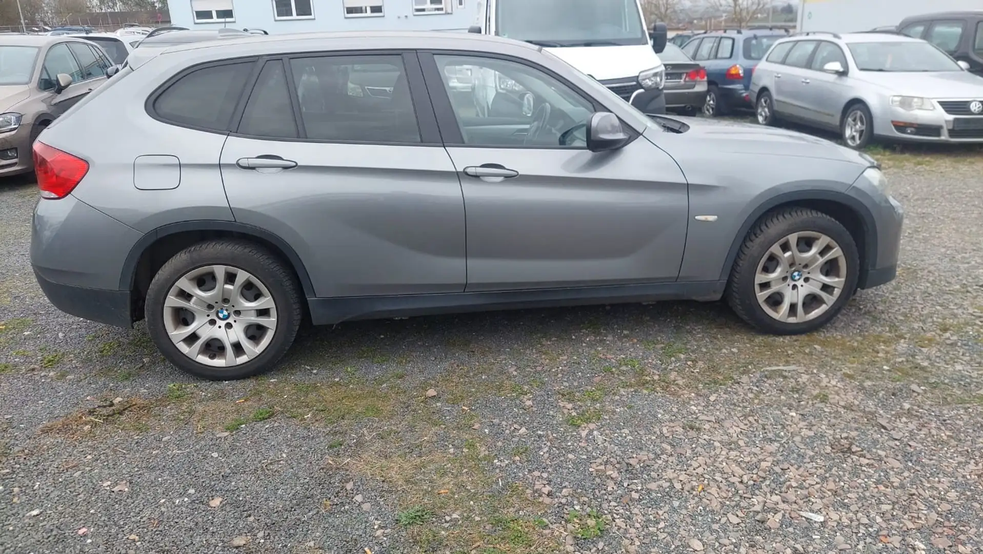 BMW X1 18 d sDrive Šedá - 2