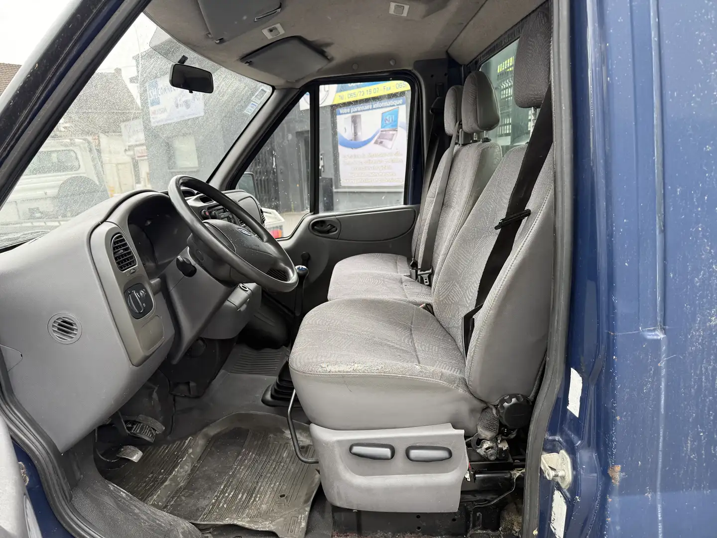 Ford Transit 330 M 2.4 TDdi - 2