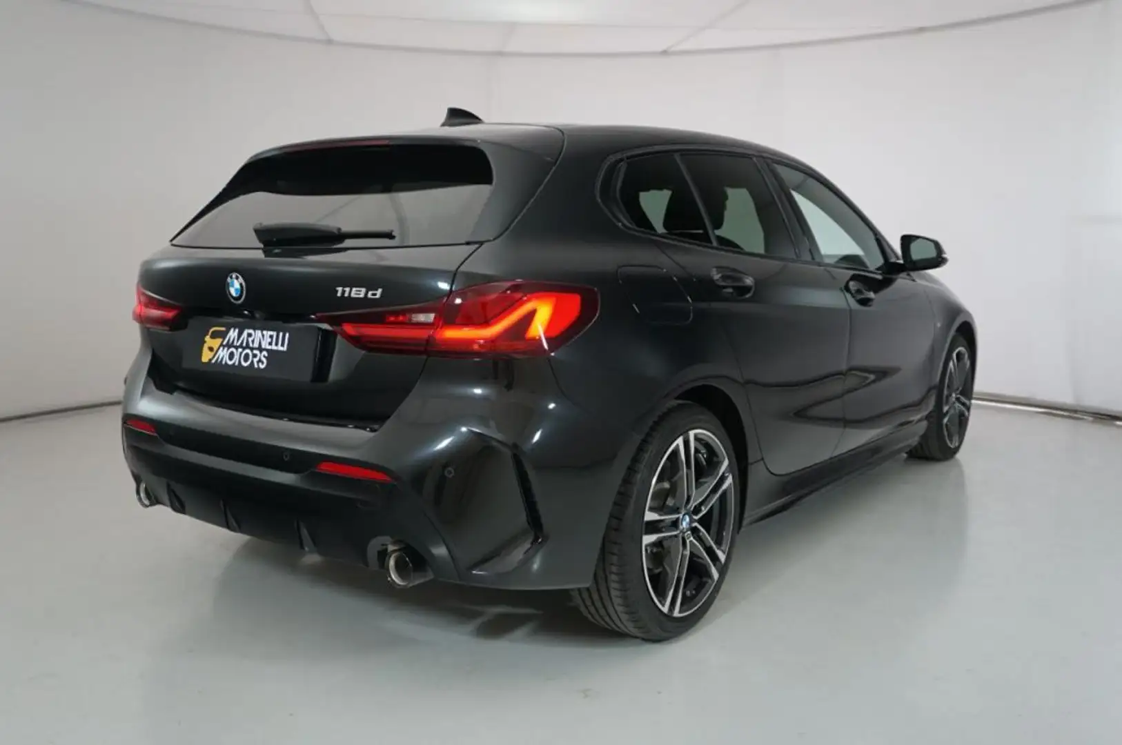 BMW 118 D M SPORT AUT. Schwarz - 2