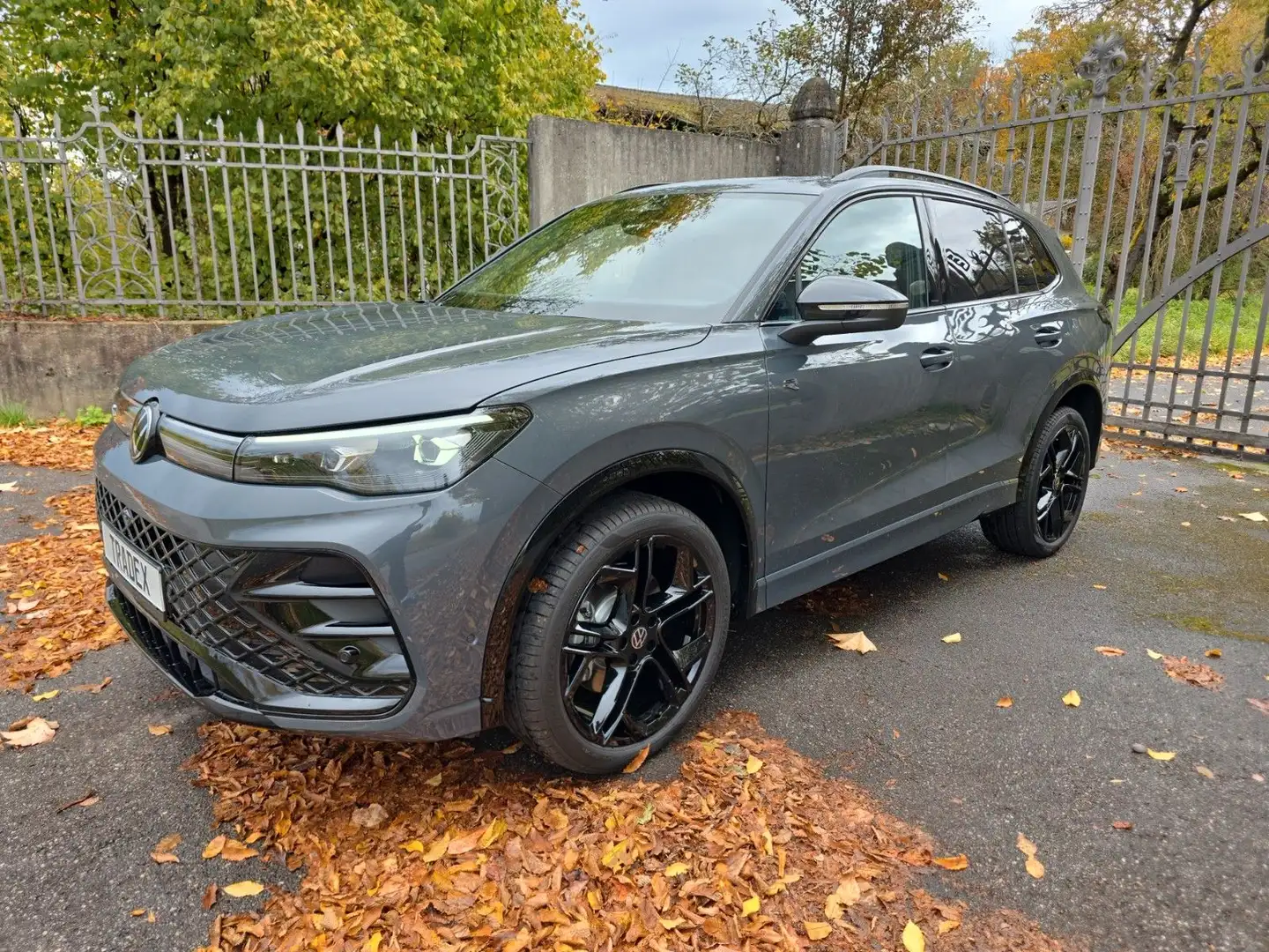 Volkswagen Tiguan 2.0 TDI 193PS 4Motion R-Line Vollausstatt Gris - 1