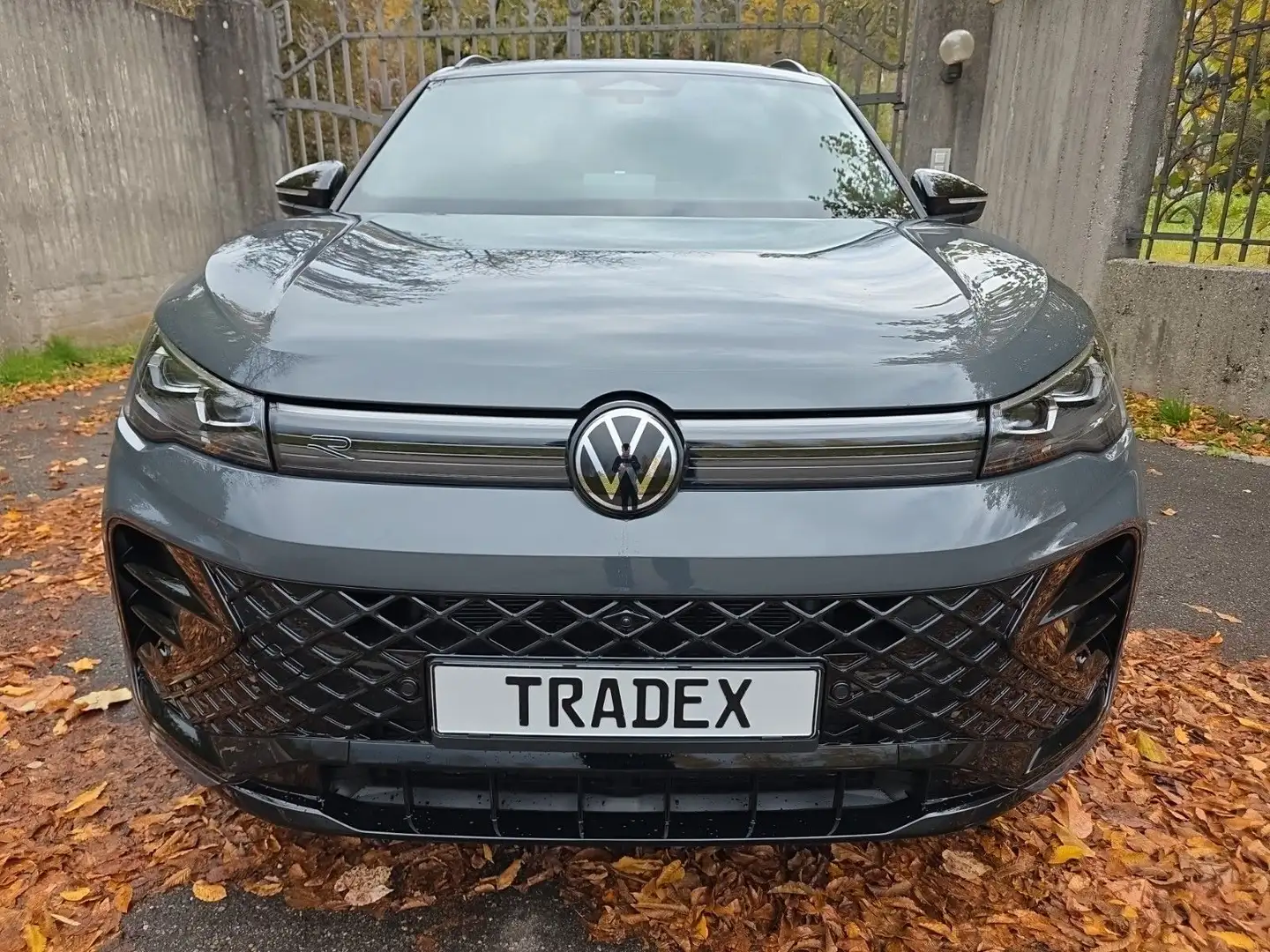 Volkswagen Tiguan 2.0 TDI 193PS 4Motion R-Line Vollausstatt Gris - 2