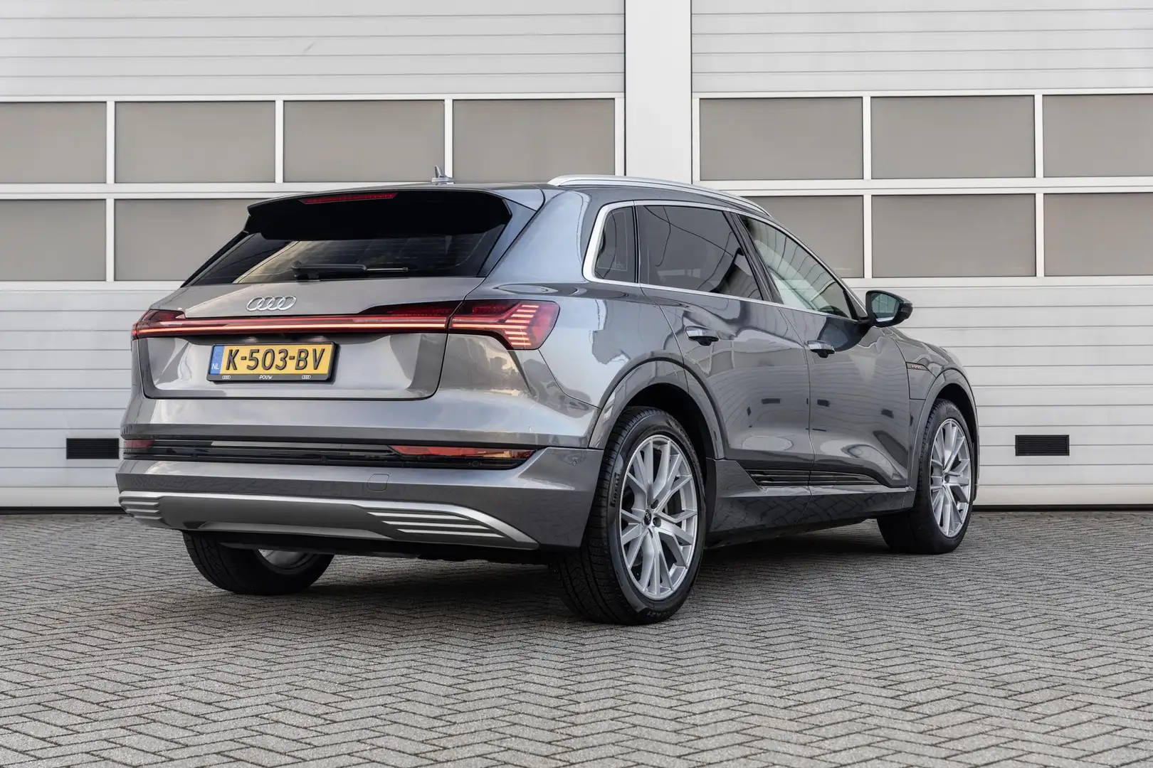Audi e-tron 55 quattro 408pk Business Edition 95 kWh | SoH 93% Gris - 2