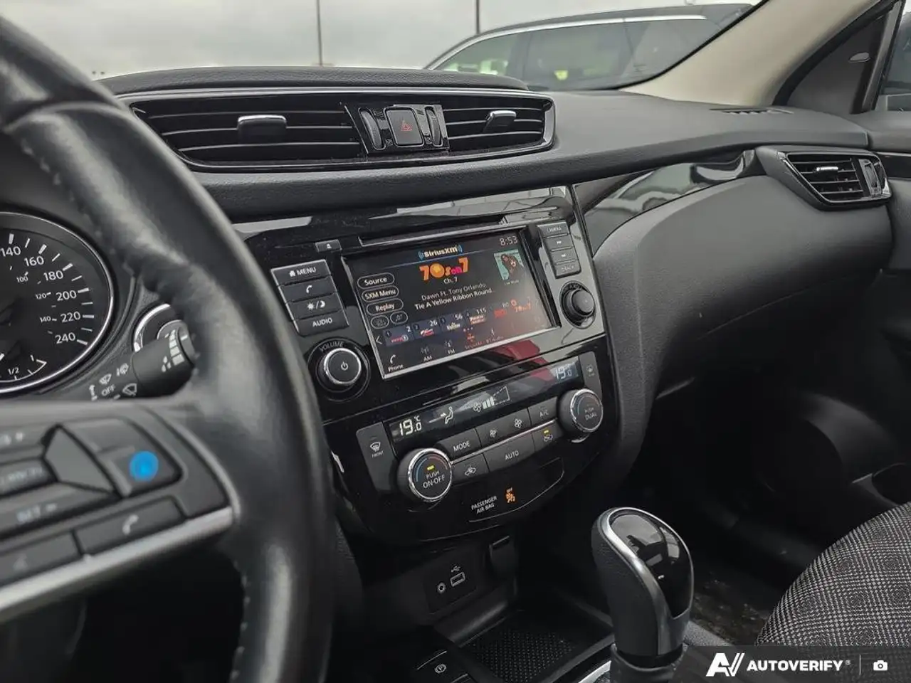 Nissan Qashqai снимка Nissan Qashqai