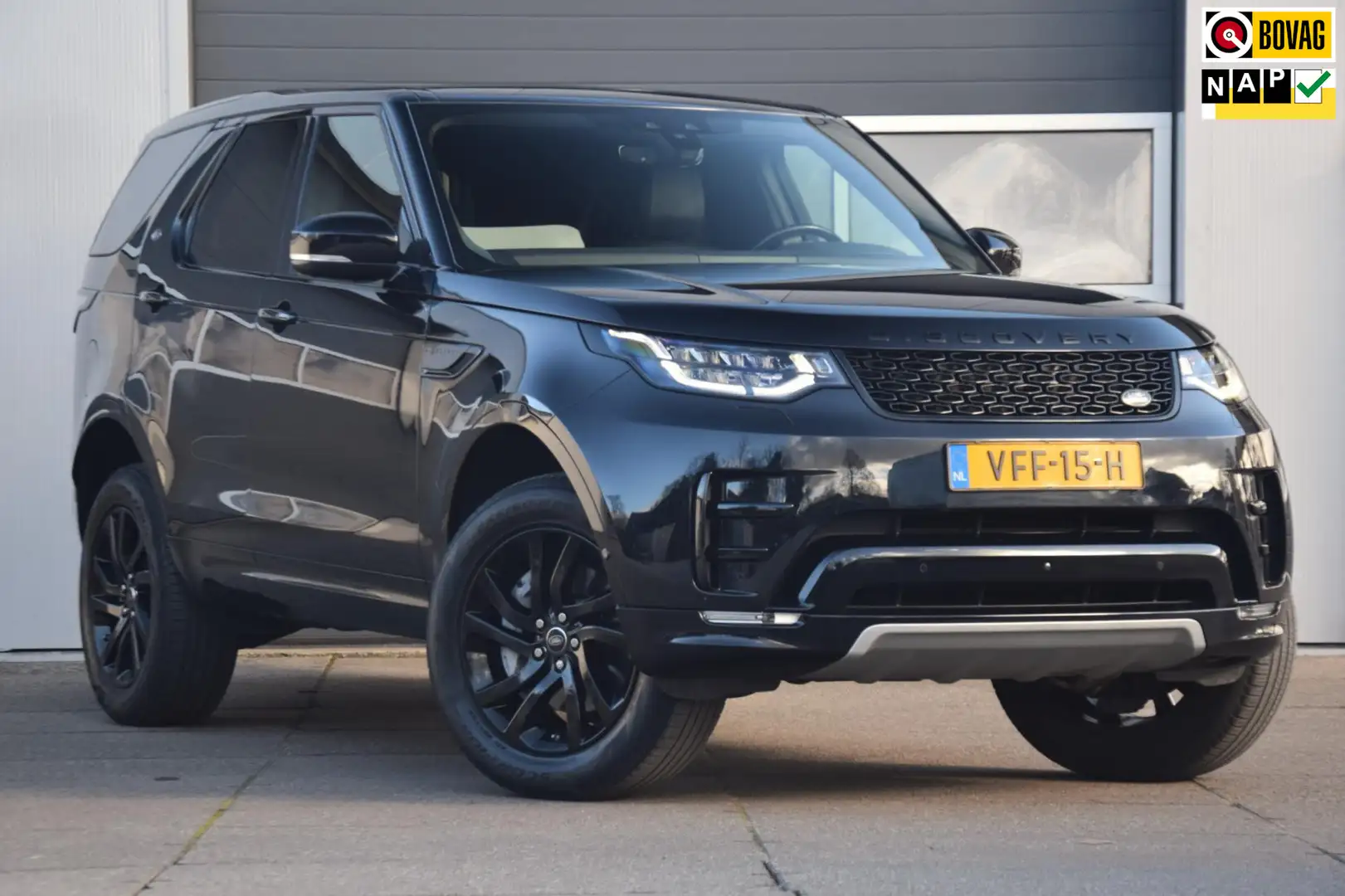 Land Rover Discovery 3.0 Sd6 HSE Luxury TREHAAK/OPENDAK/LEER grijskente Zwart - 1
