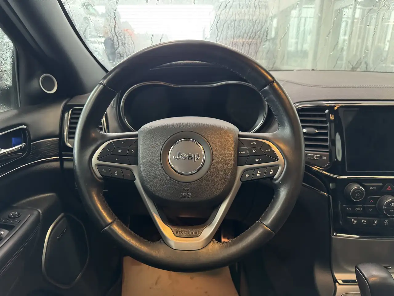 Jeep Grand Cherokee снимка Jeep Grand Cherokee
