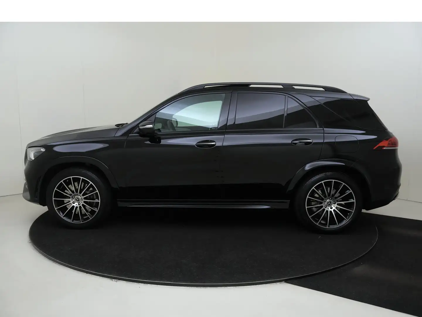Mercedes-Benz GLE 350 de 4MATIC Premium Plus / Panoramadak/ AIRMATIC/ Bu Zwart - 2