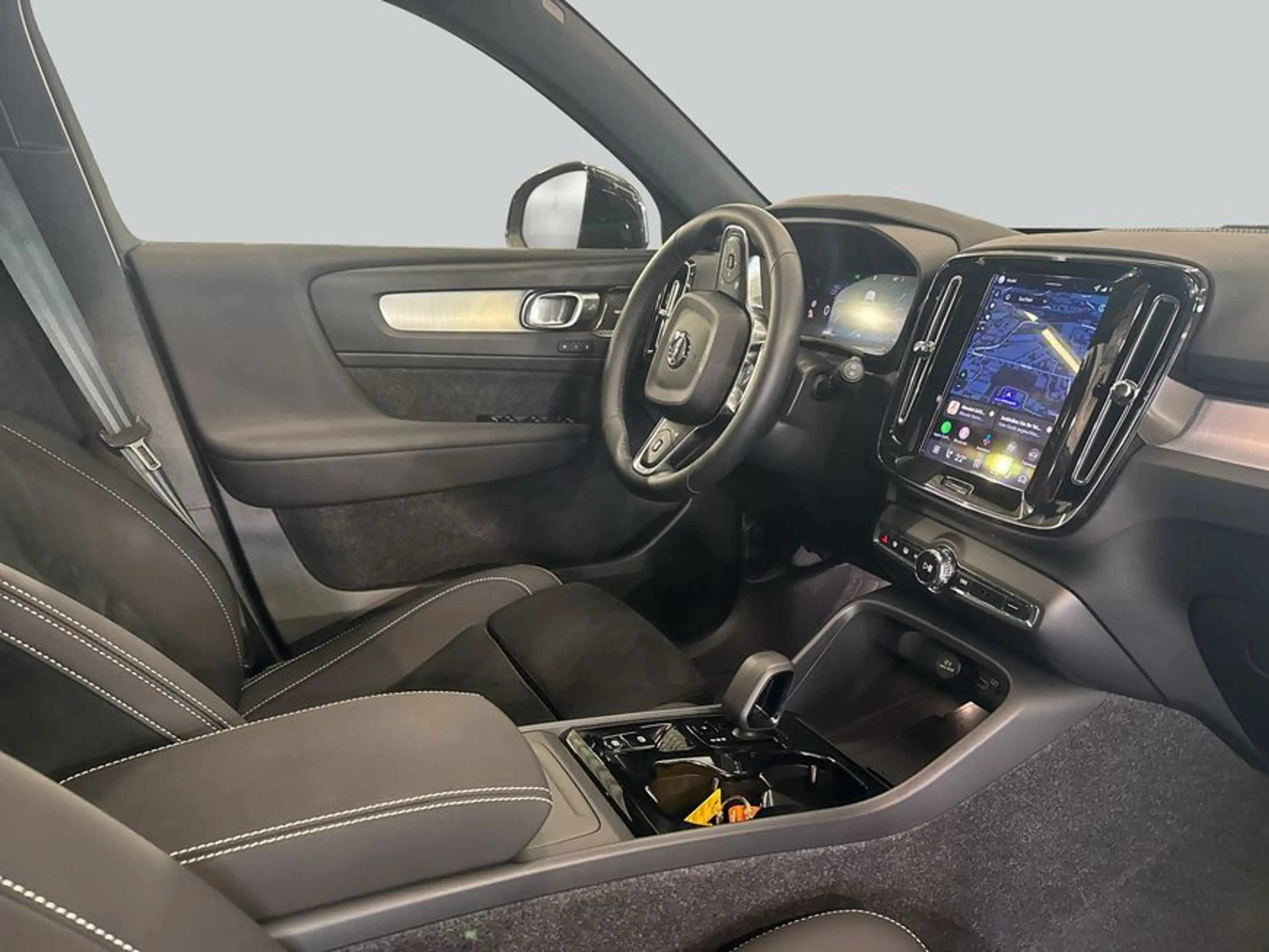 Volvo XC40 XC40 B3 B DKG Plus Black Edition — photo 15