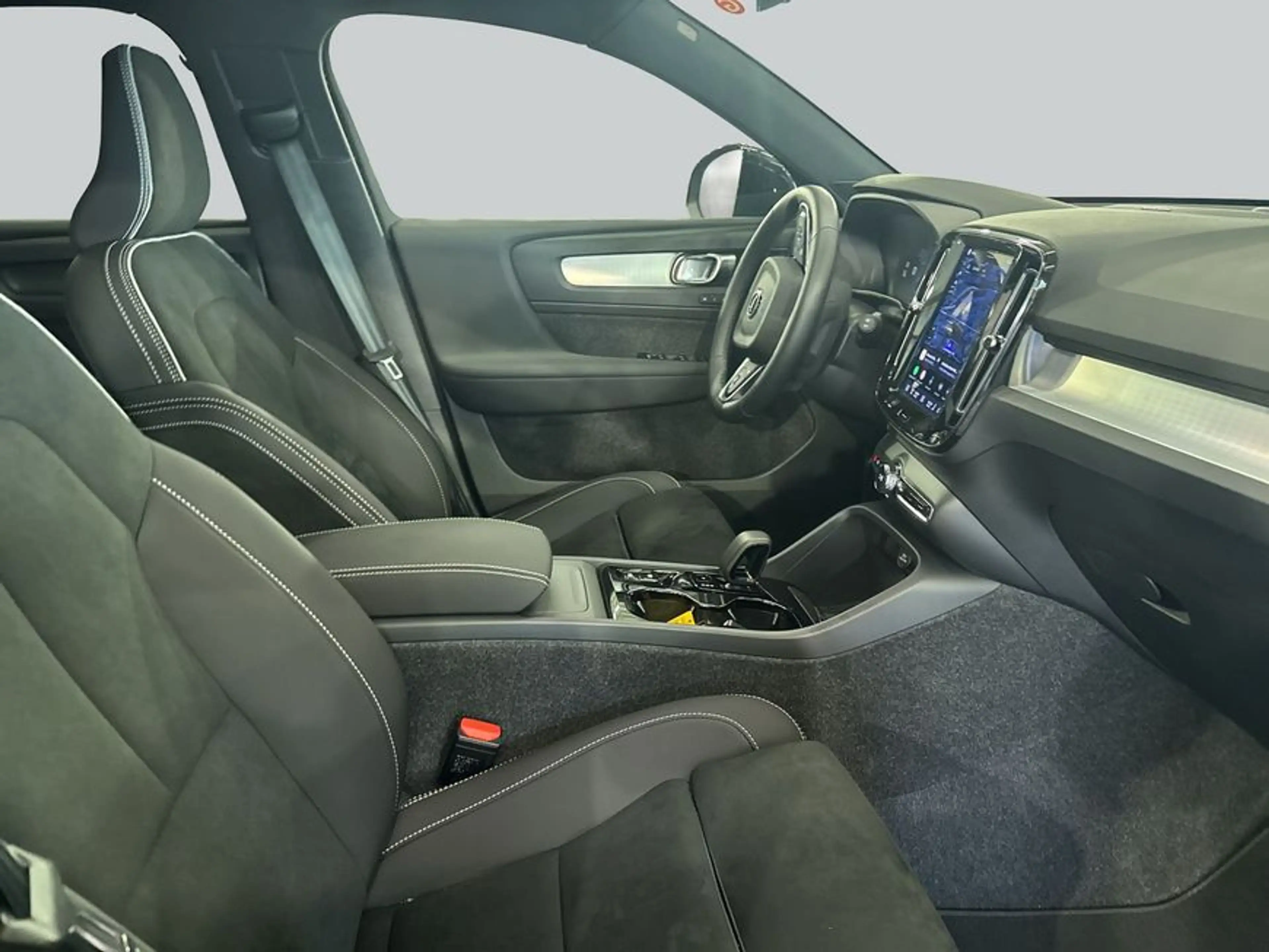 Volvo XC40 XC40 B3 B DKG Plus Black Edition — photo 12