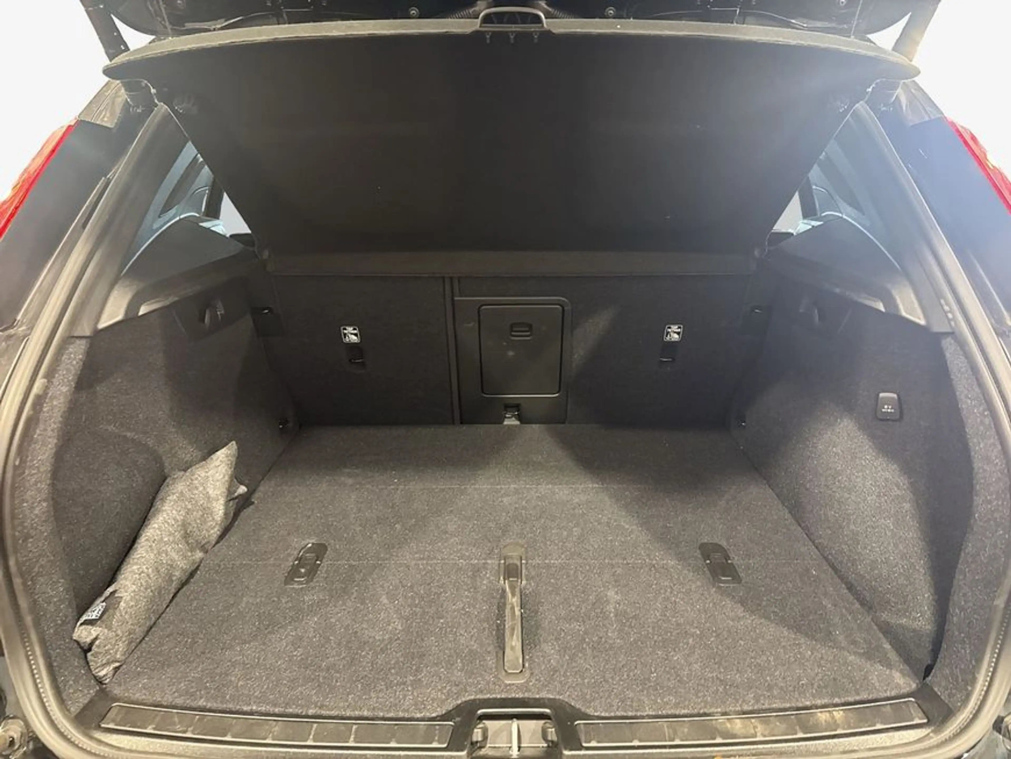 Volvo XC40 XC40 B3 B DKG Plus Black Edition — photo 8