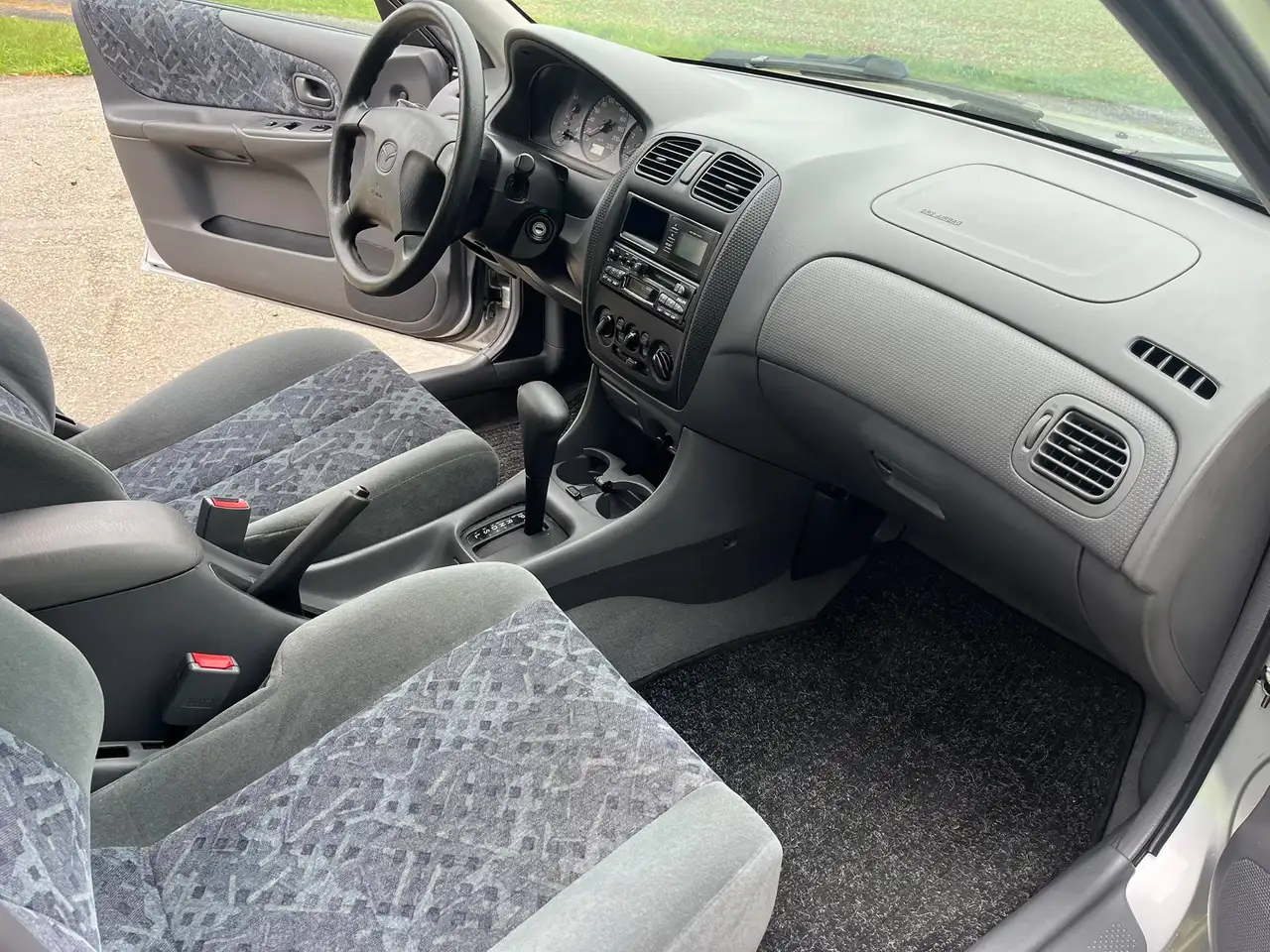 Mazda 323 1.4 S Comfort, foto 8