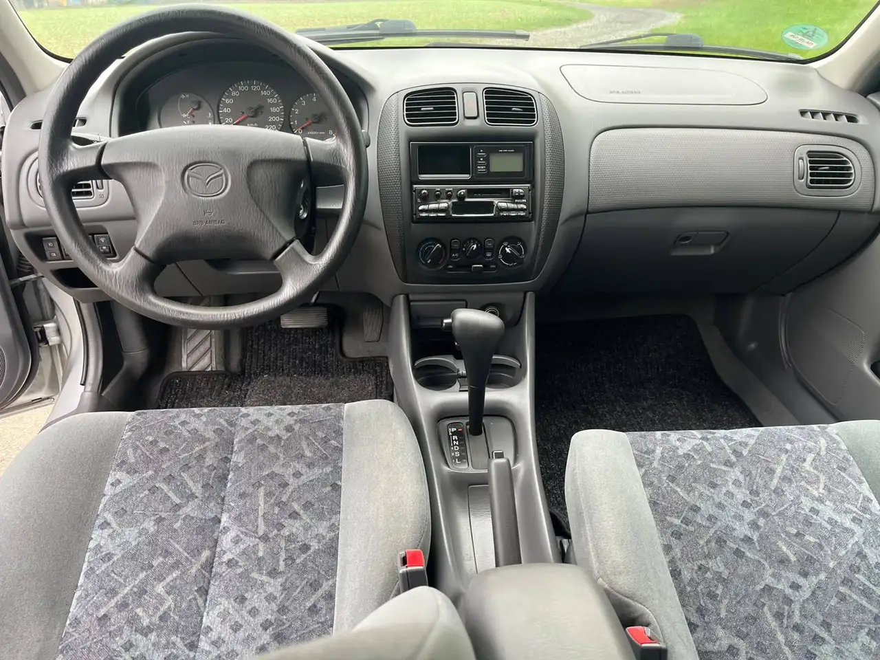 Mazda 323 1.4 S Comfort, foto 5