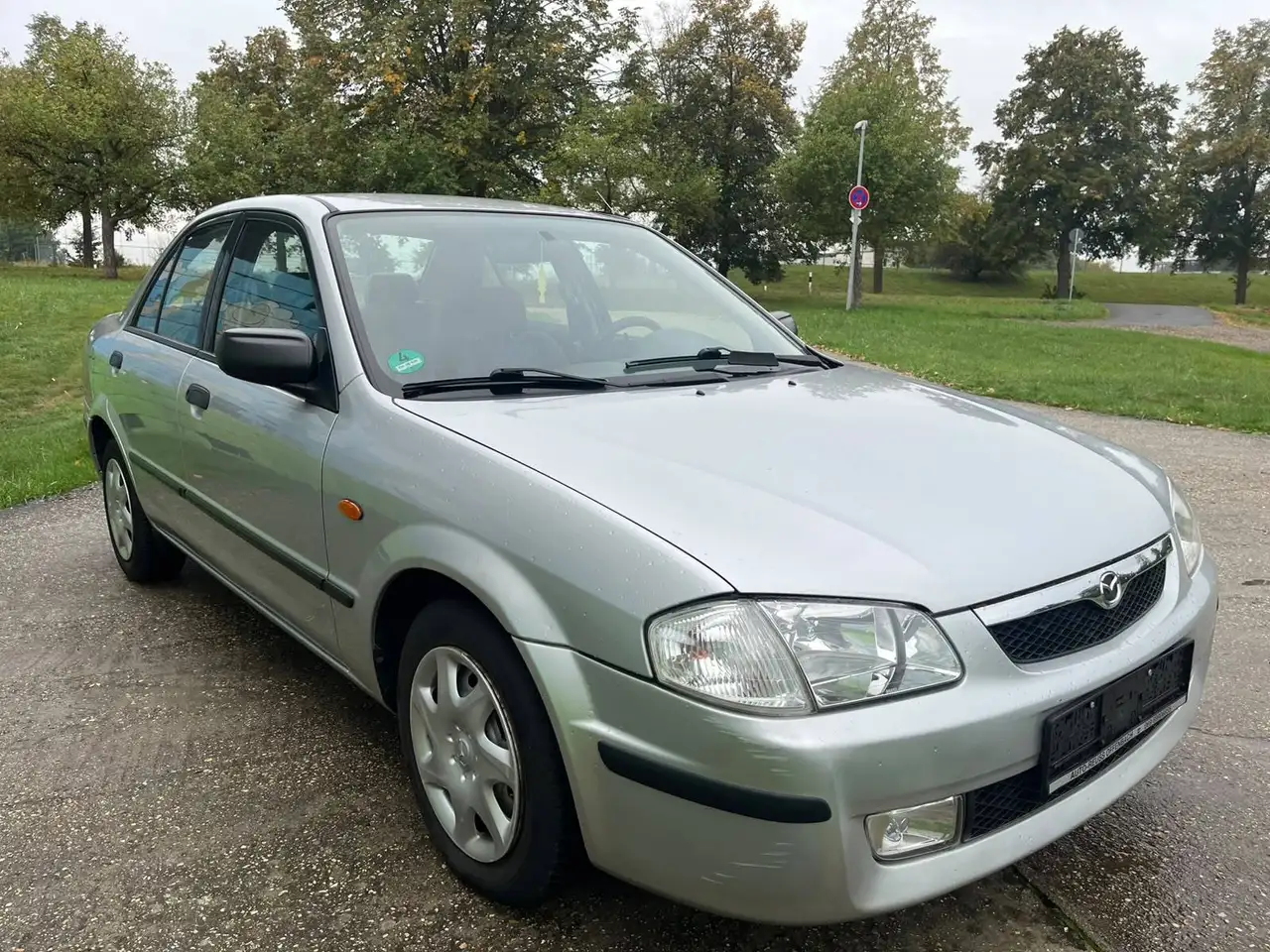 Mazda 323 1.4 S Comfort, foto 4